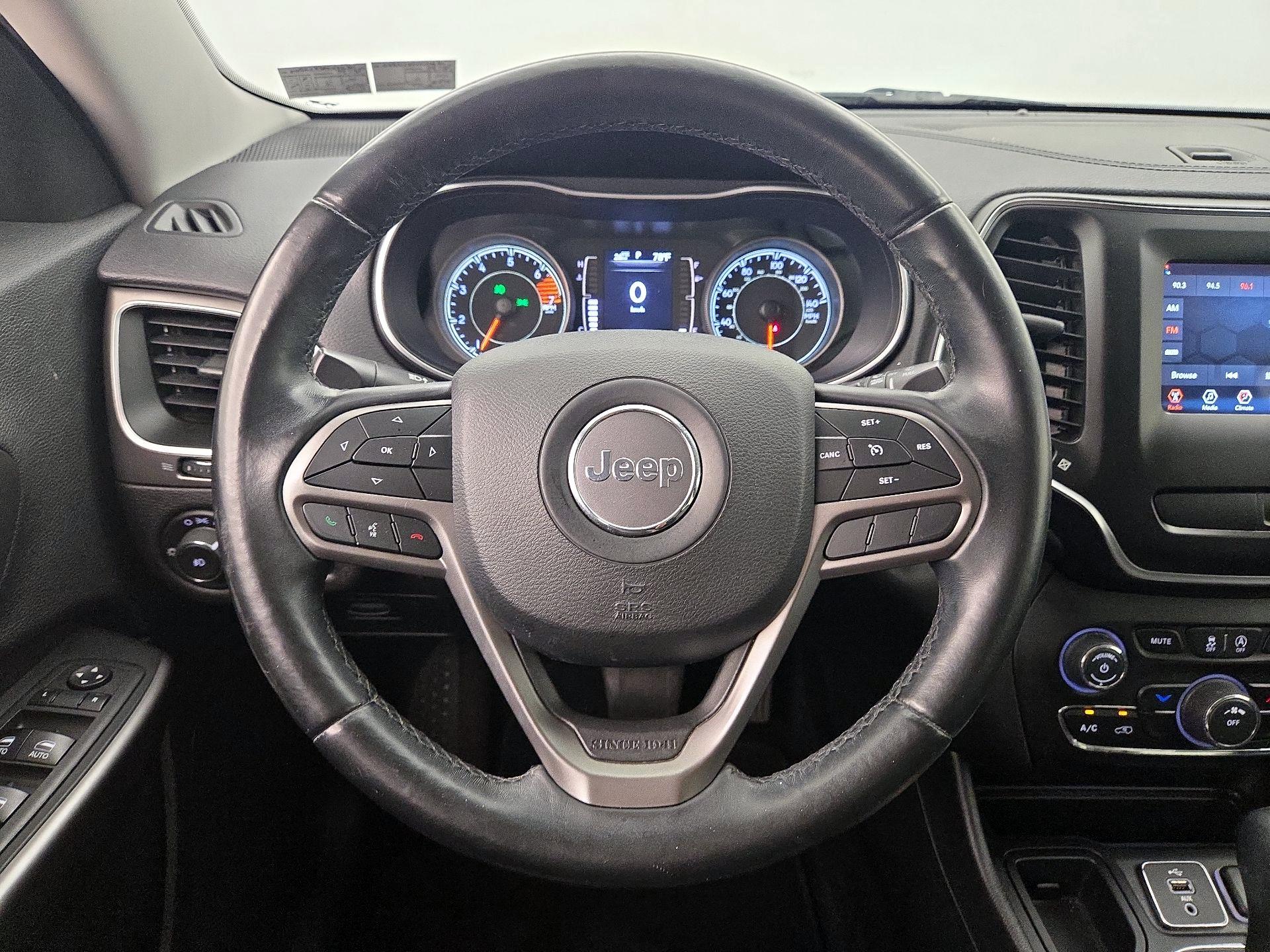Thumbnail: 2019 Jeep Cherokee - 10