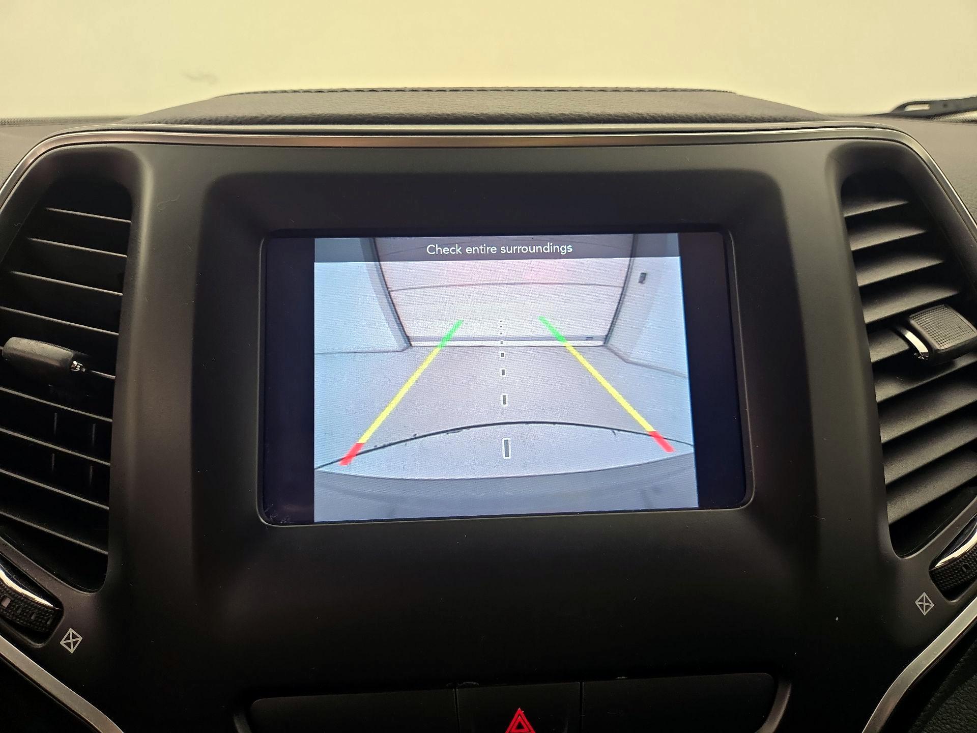 Thumbnail: 2019 Jeep Cherokee - 14