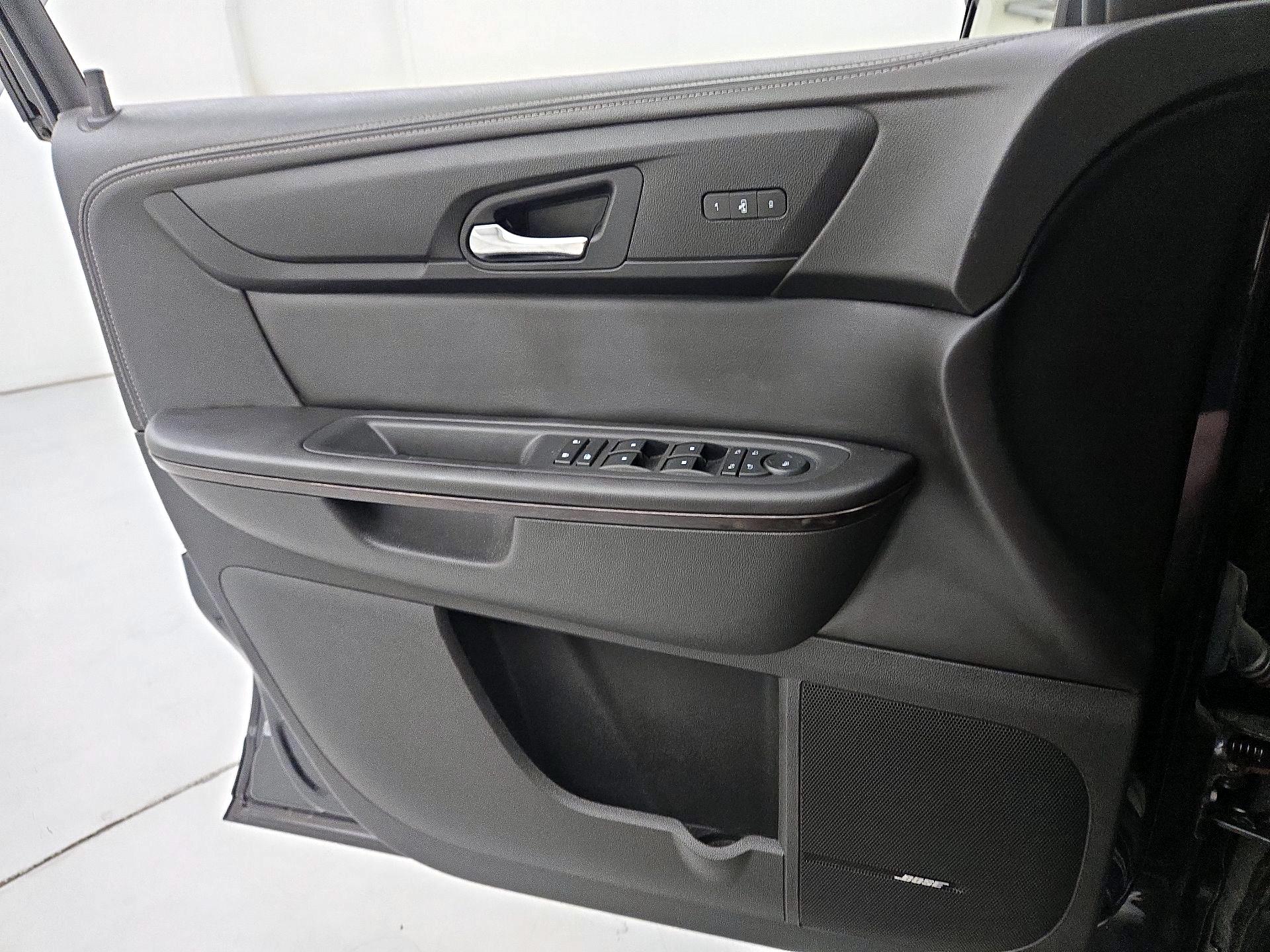 Thumbnail: 2015 Chevrolet Traverse - 12