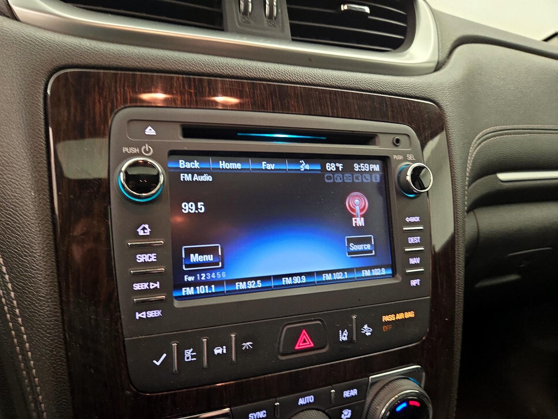 Thumbnail: 2015 Chevrolet Traverse - 16