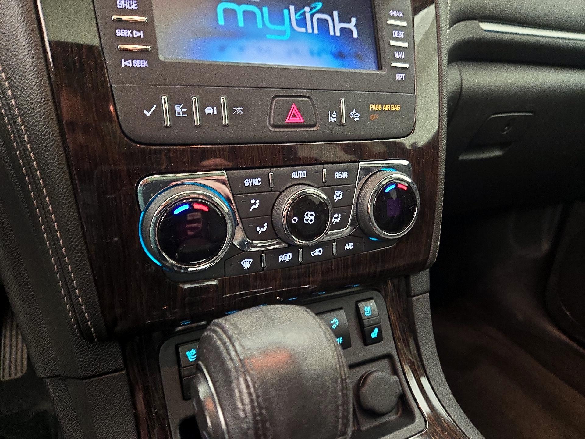 Thumbnail: 2015 Chevrolet Traverse - 17