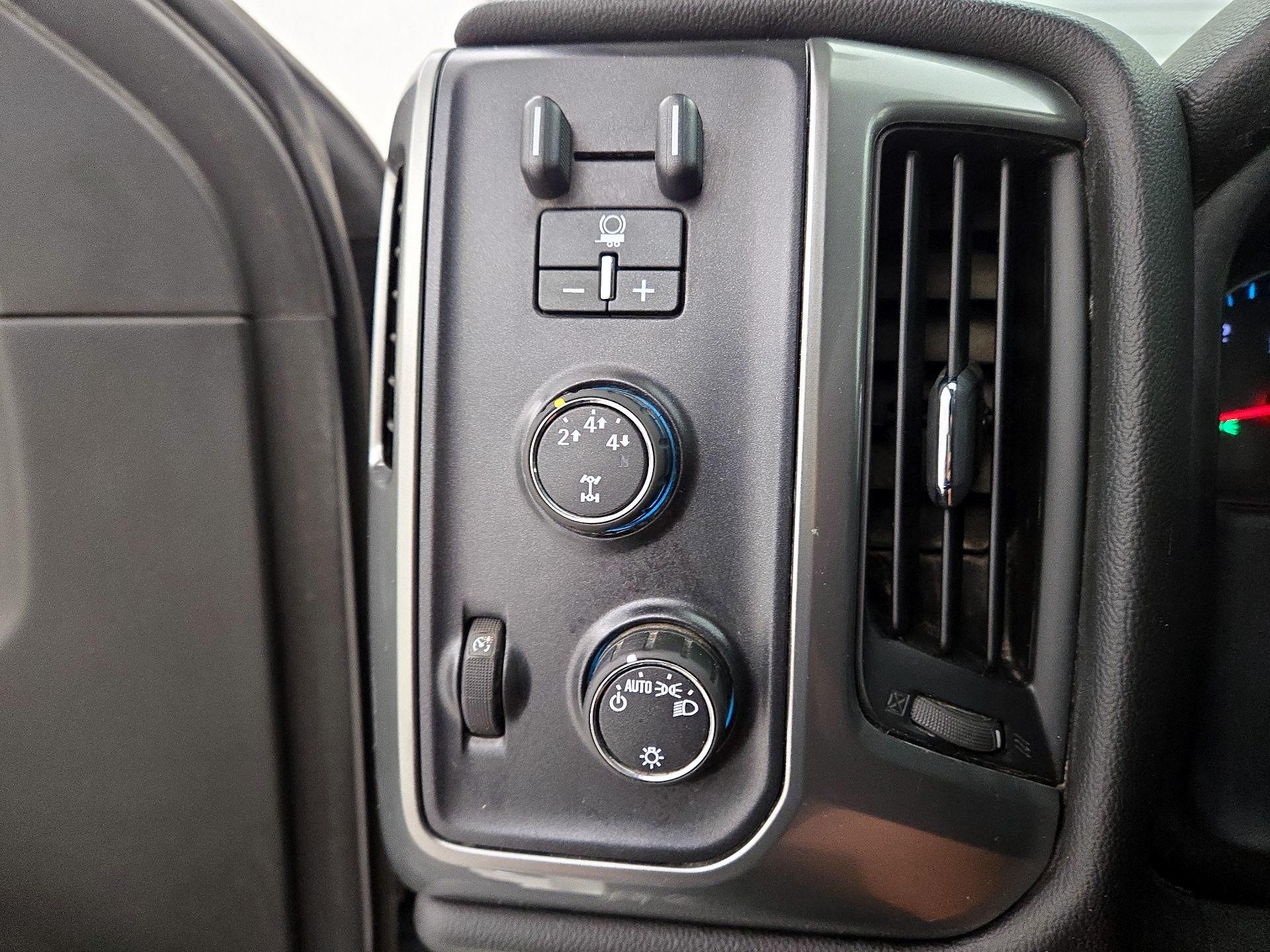 Thumbnail: 2015 Chevrolet Silverado 2500 - 13