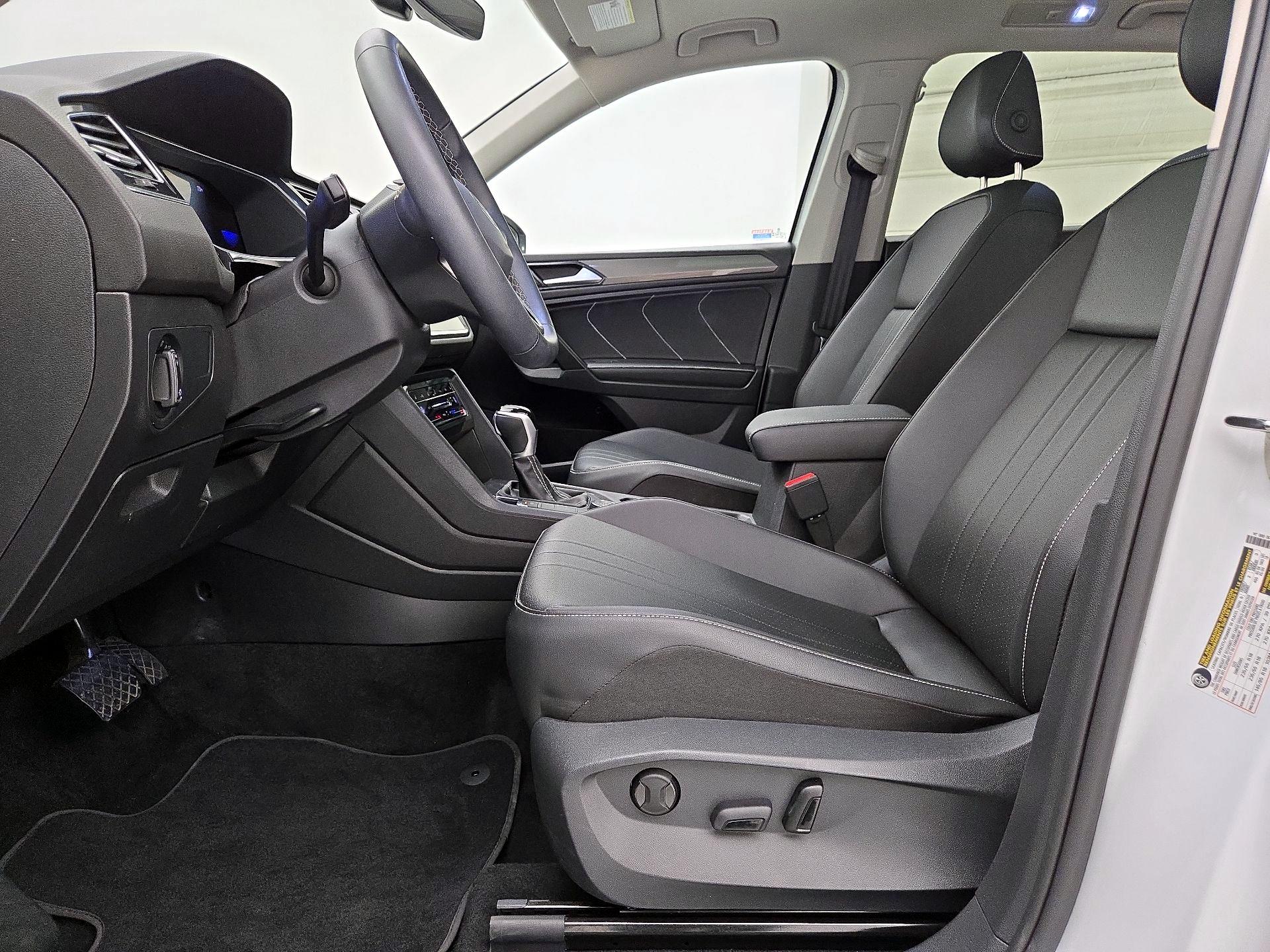 Thumbnail: 2023 Volkswagen Tiguan - 11