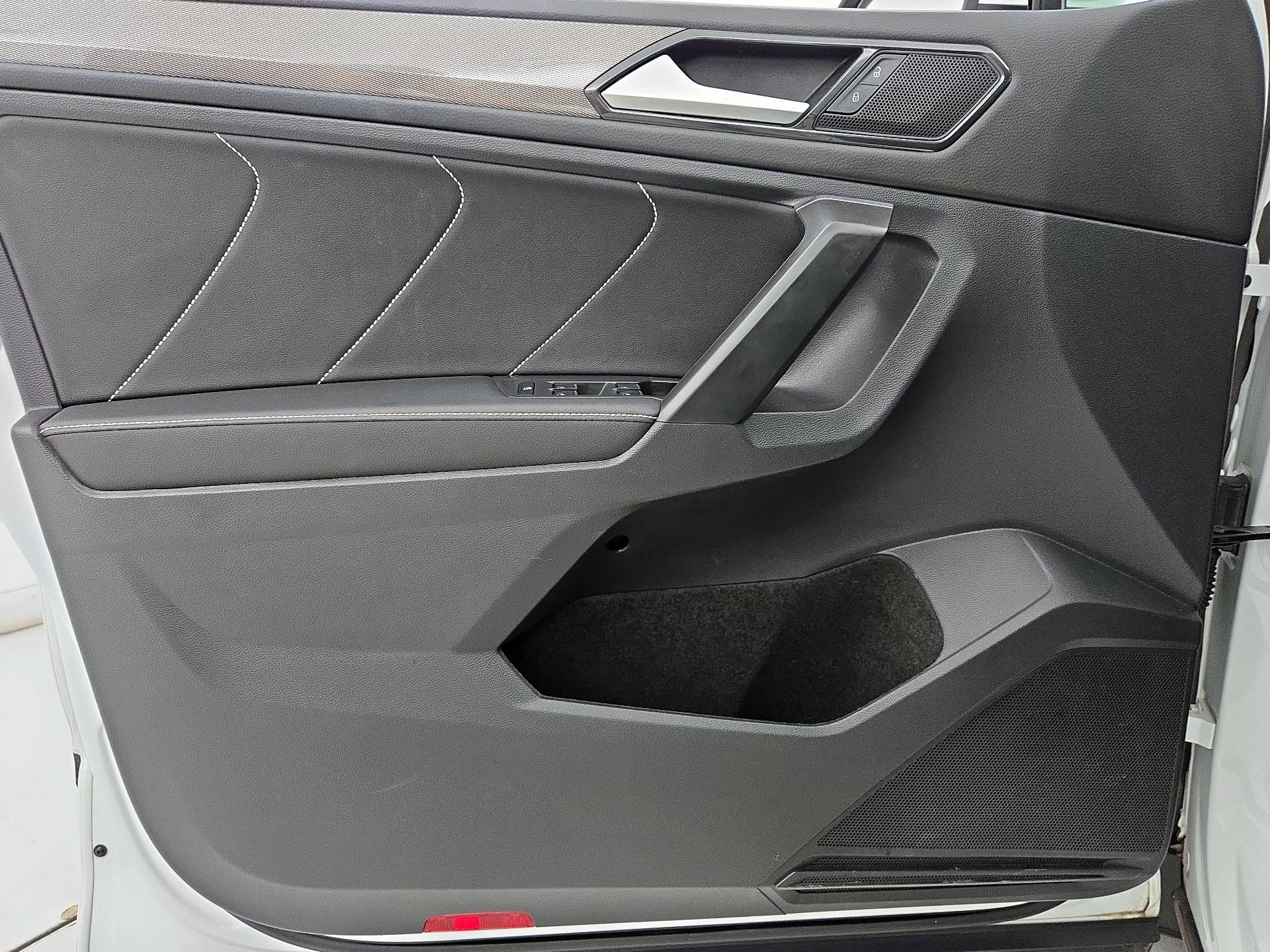 Thumbnail: 2023 Volkswagen Tiguan - 12