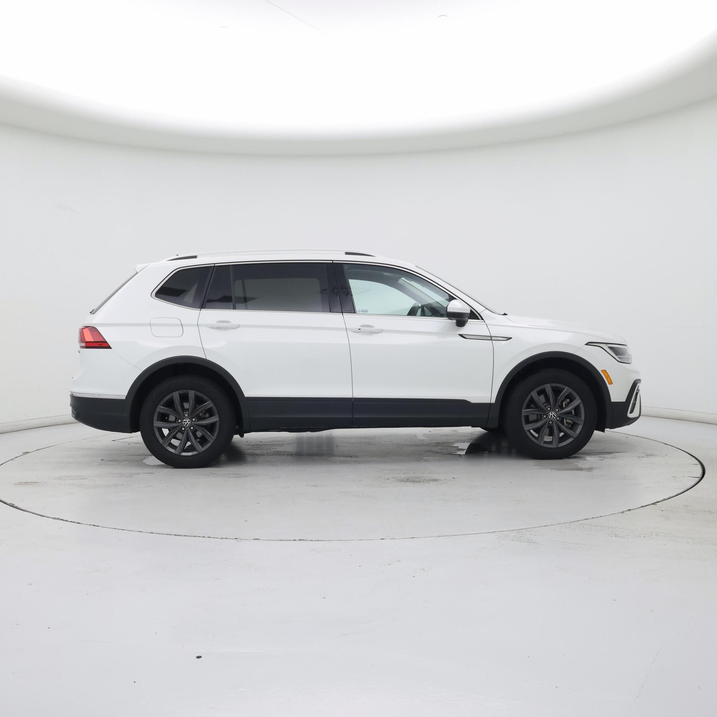 Thumbnail: 2023 Volkswagen Tiguan - 7