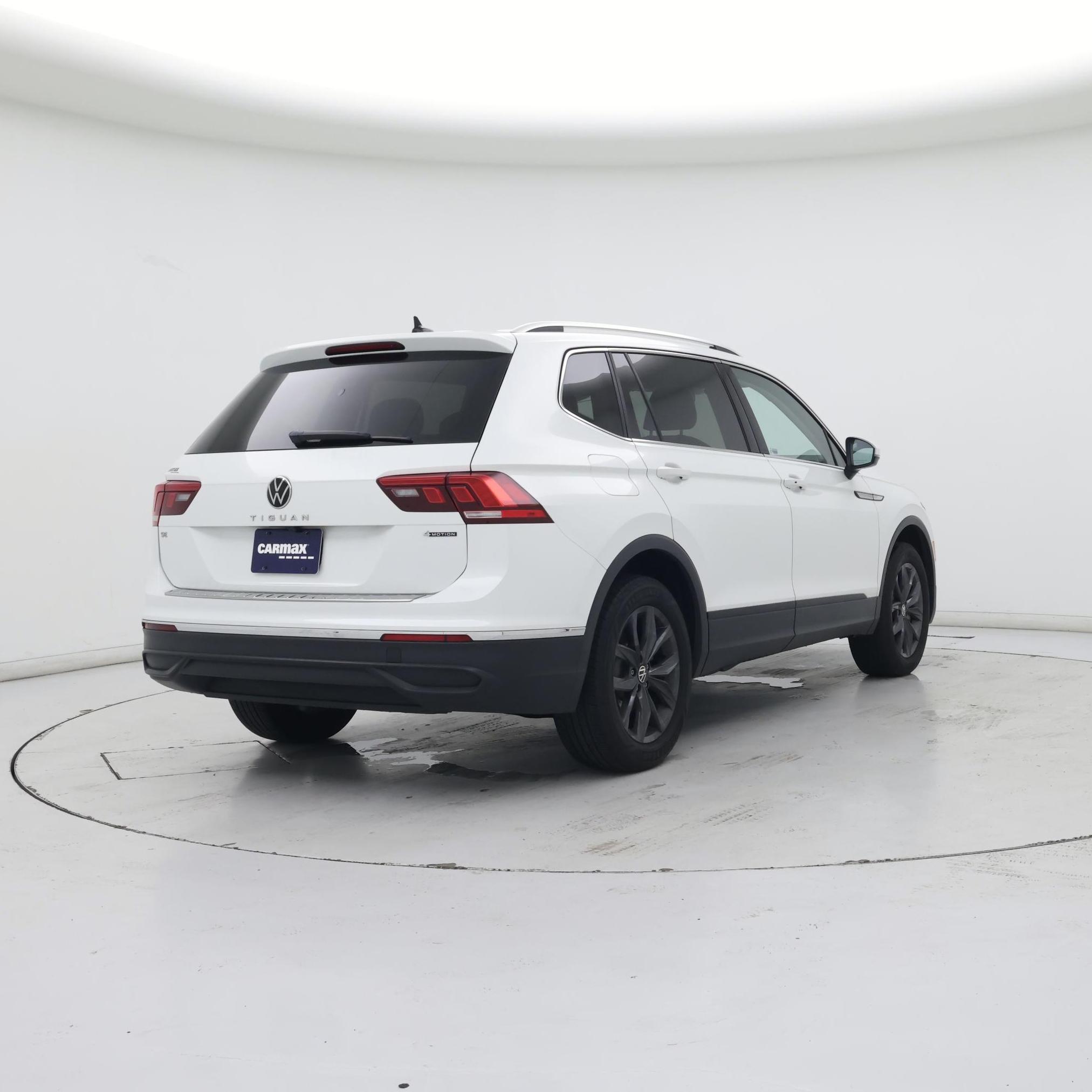 Thumbnail: 2023 Volkswagen Tiguan - 8
