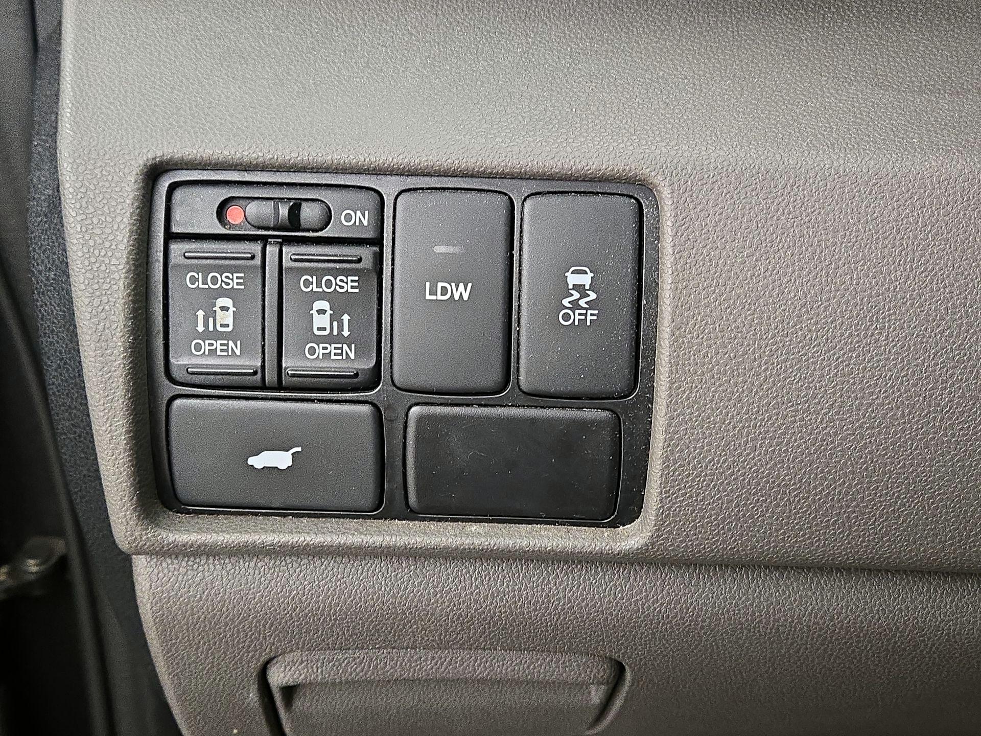 Thumbnail: 2017 Honda Odyssey - 13