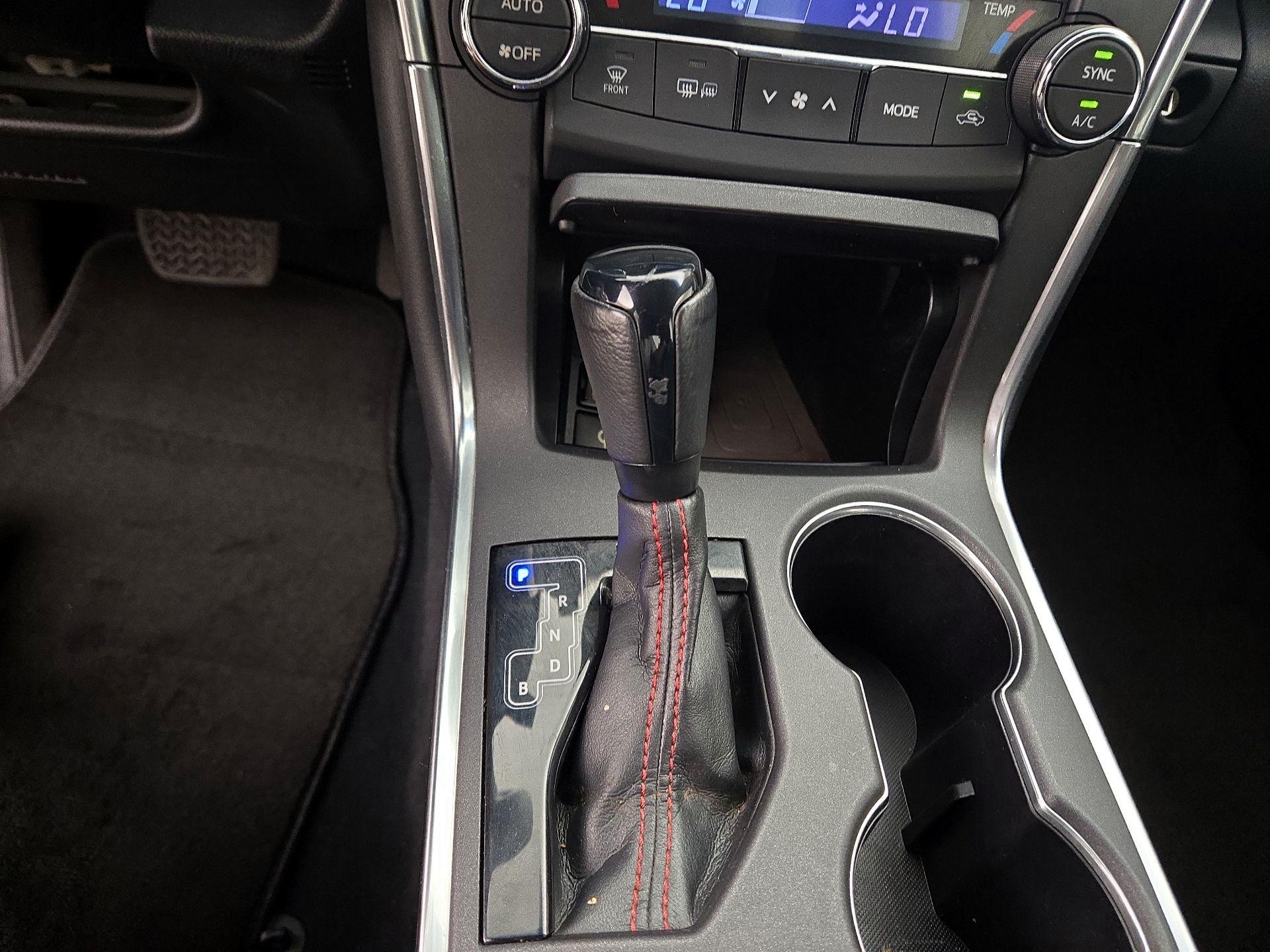 Thumbnail: 2015 Toyota Camry - 16