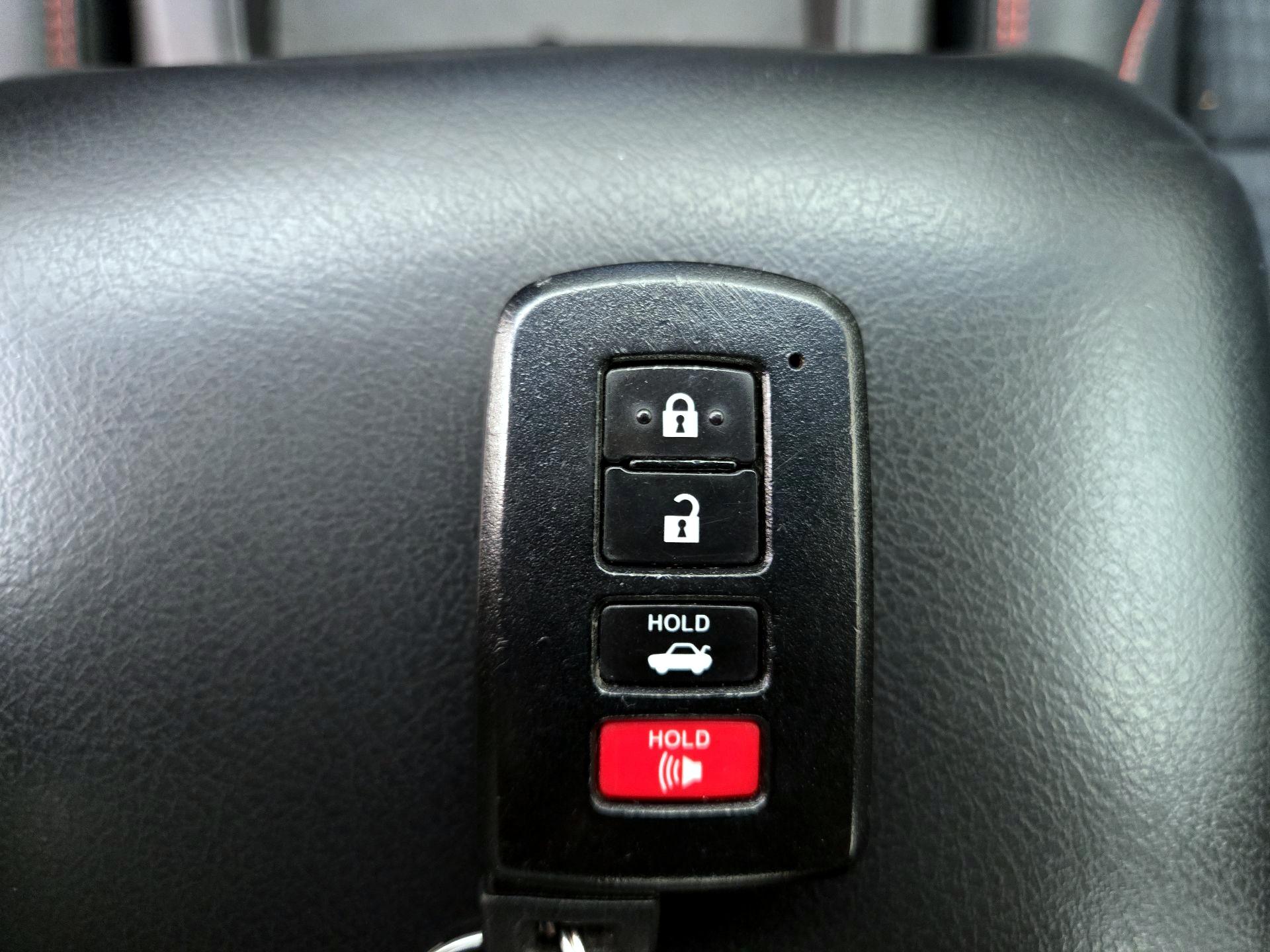 Thumbnail: 2015 Toyota Camry - 20