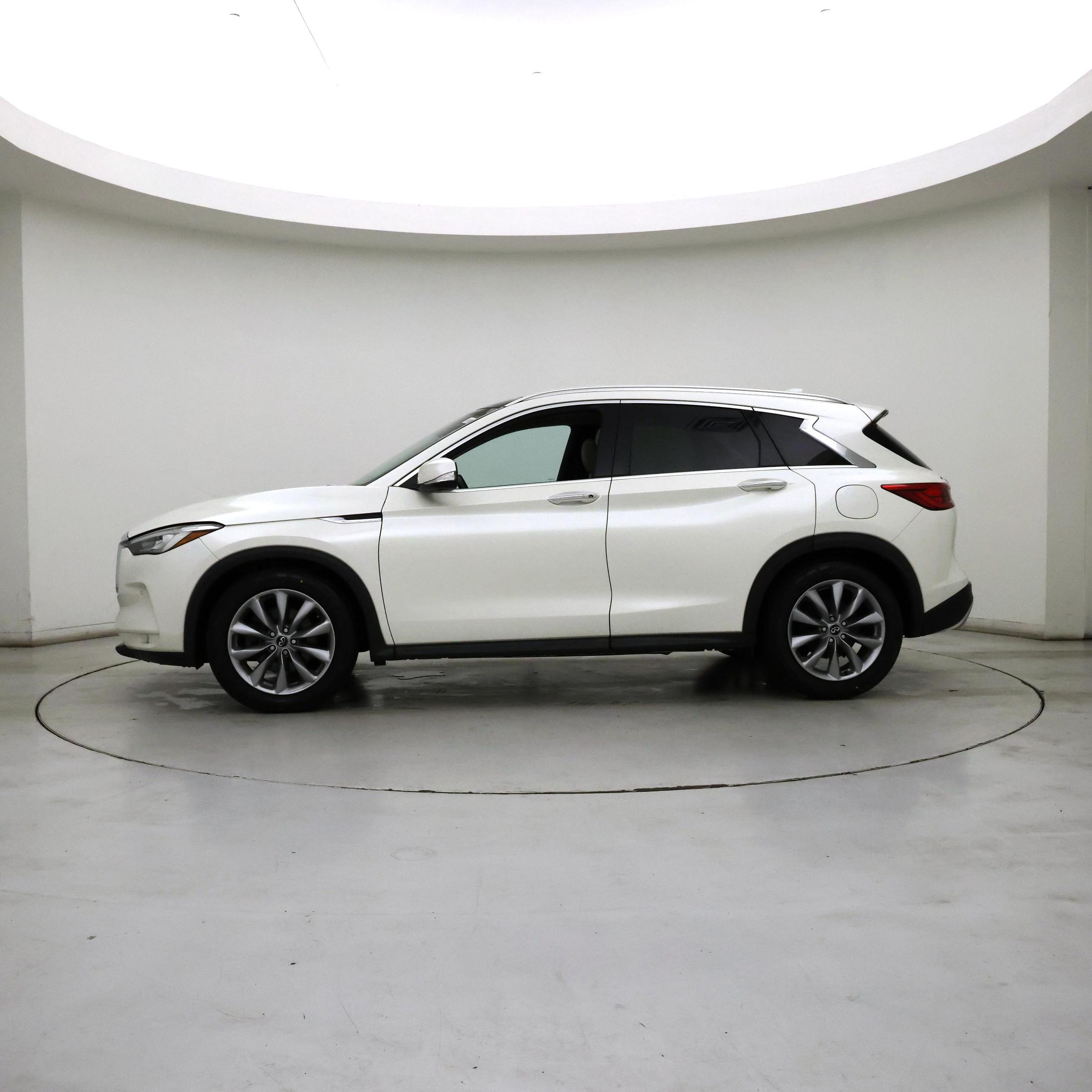 Thumbnail: 2019 INFINITI QX50 - 3
