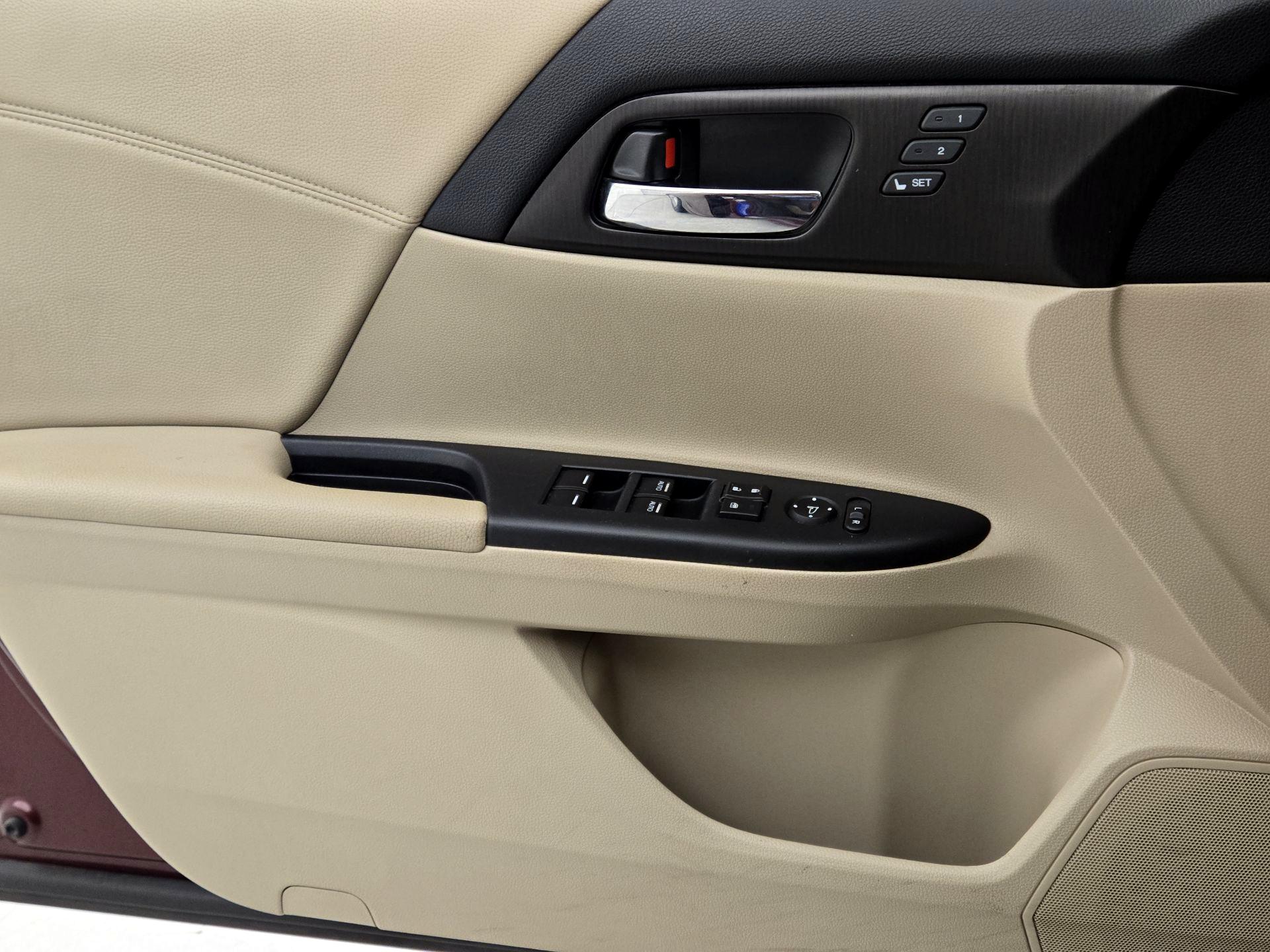 Thumbnail: 2015 Honda Accord - 12