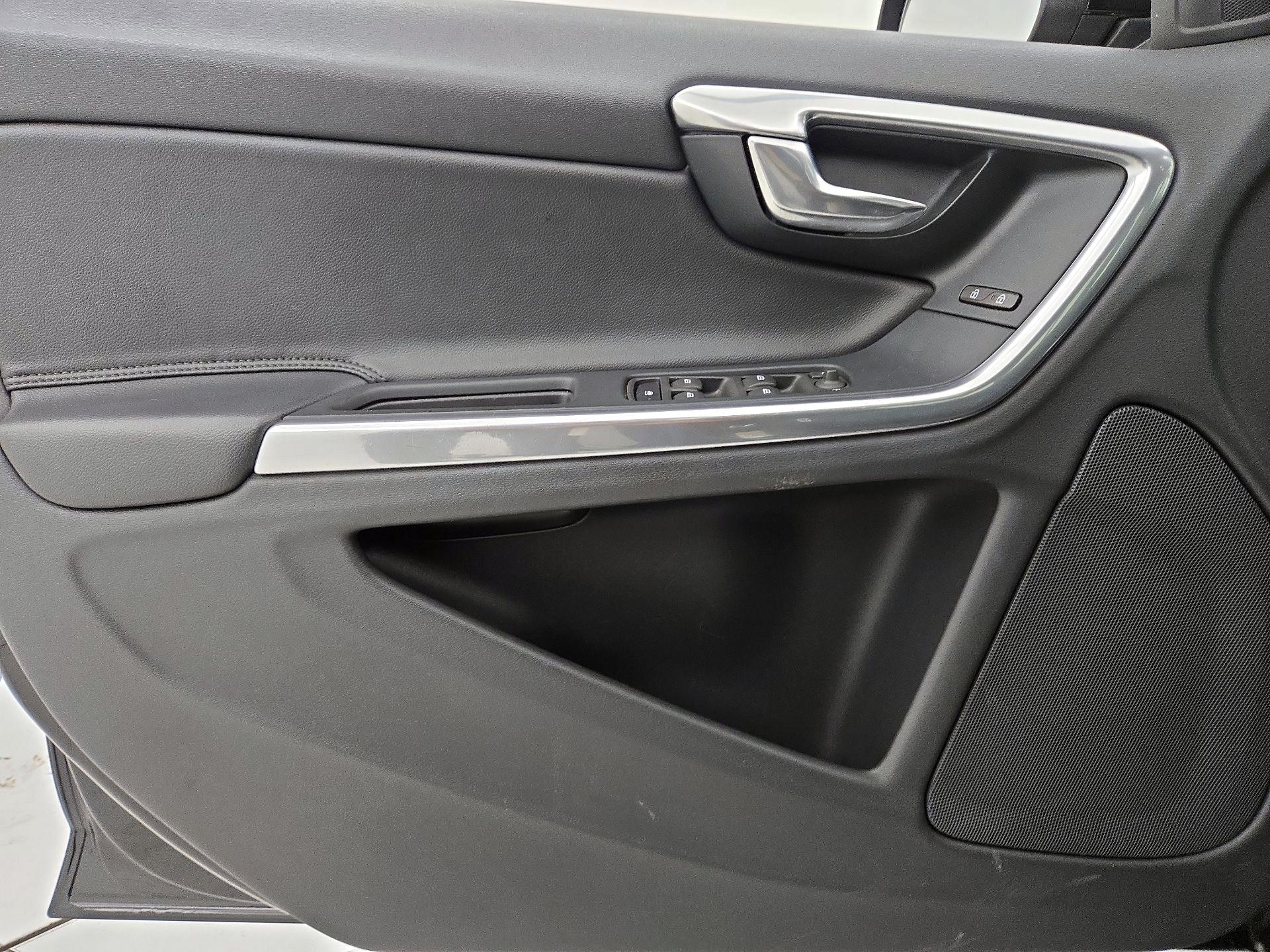 Thumbnail: 2016 Volvo S60 - 12