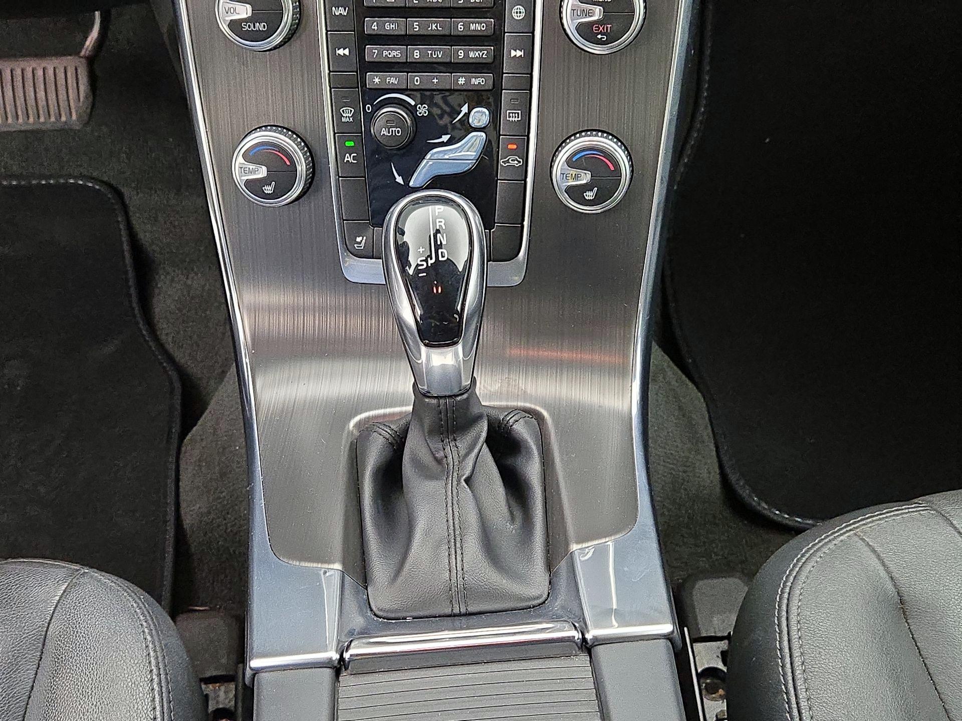 Thumbnail: 2016 Volvo S60 - 16