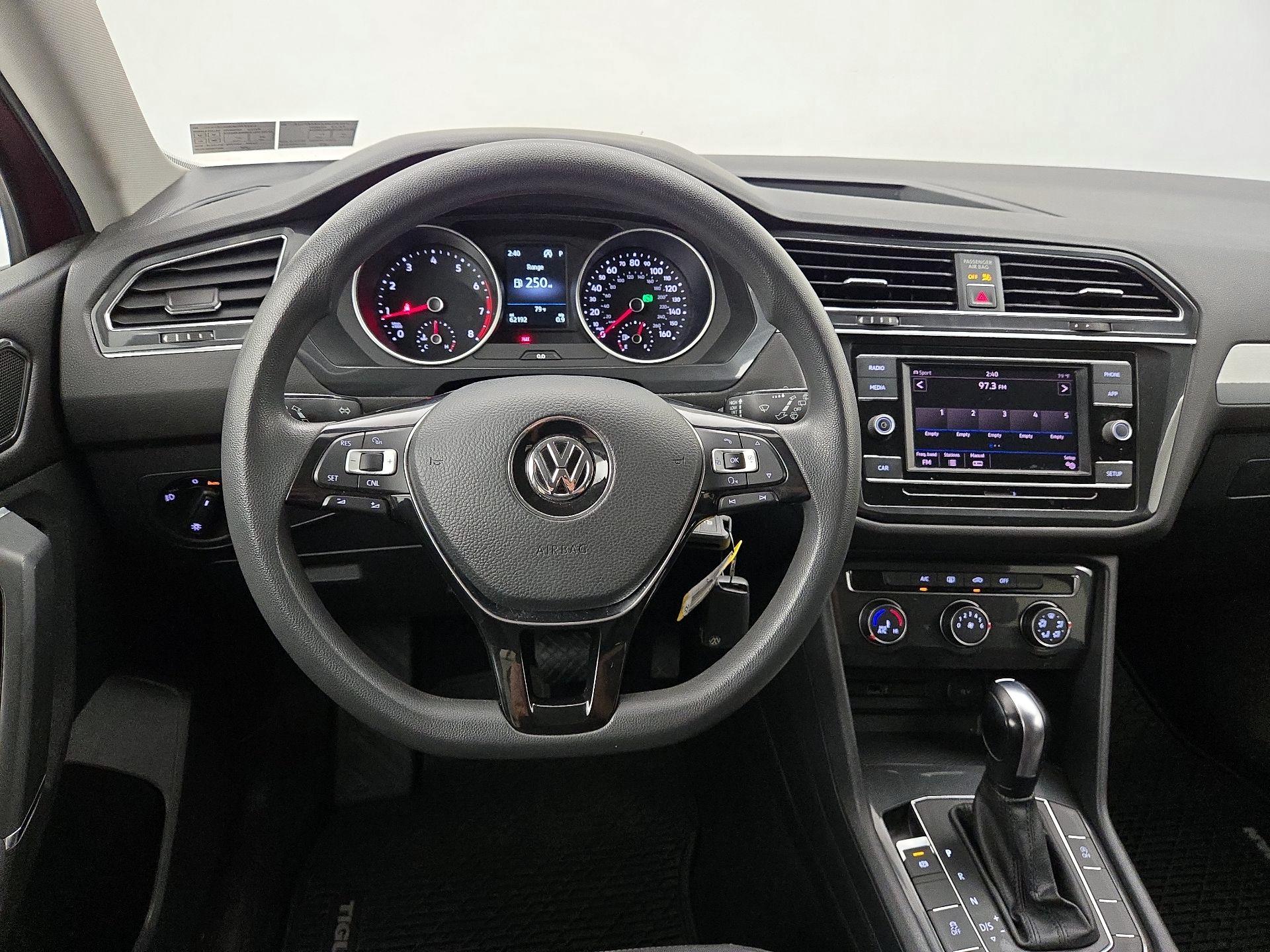 Thumbnail: 2018 Volkswagen Tiguan - 10