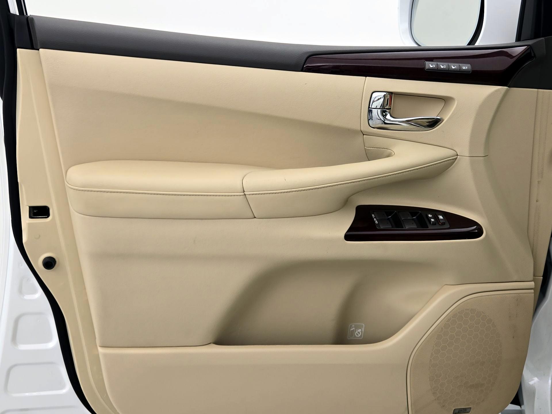 Thumbnail: 2013 Lexus LX - 12