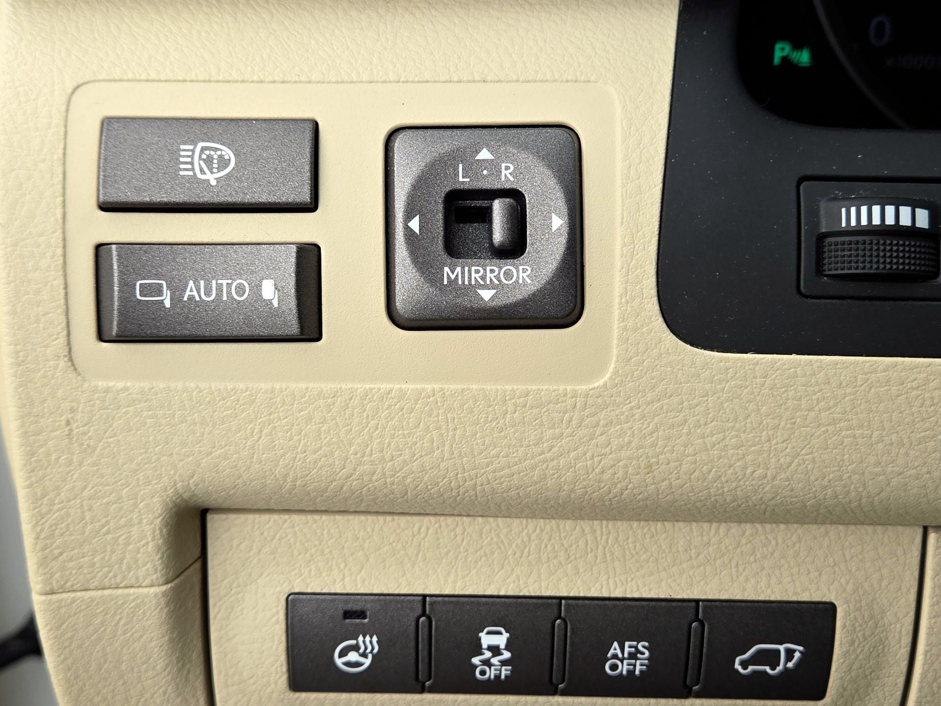 Thumbnail: 2013 Lexus LX - 13