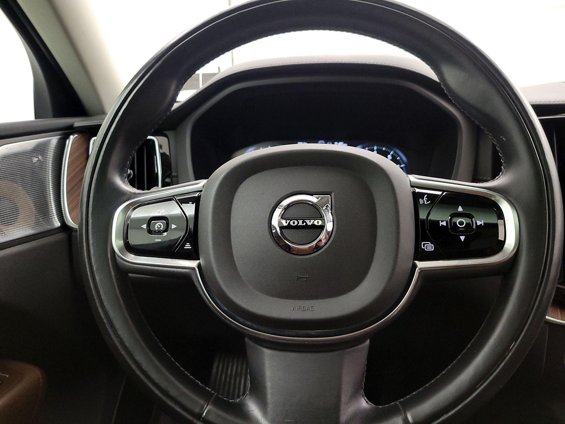 Thumbnail: 2019 Volvo XC60 - 10