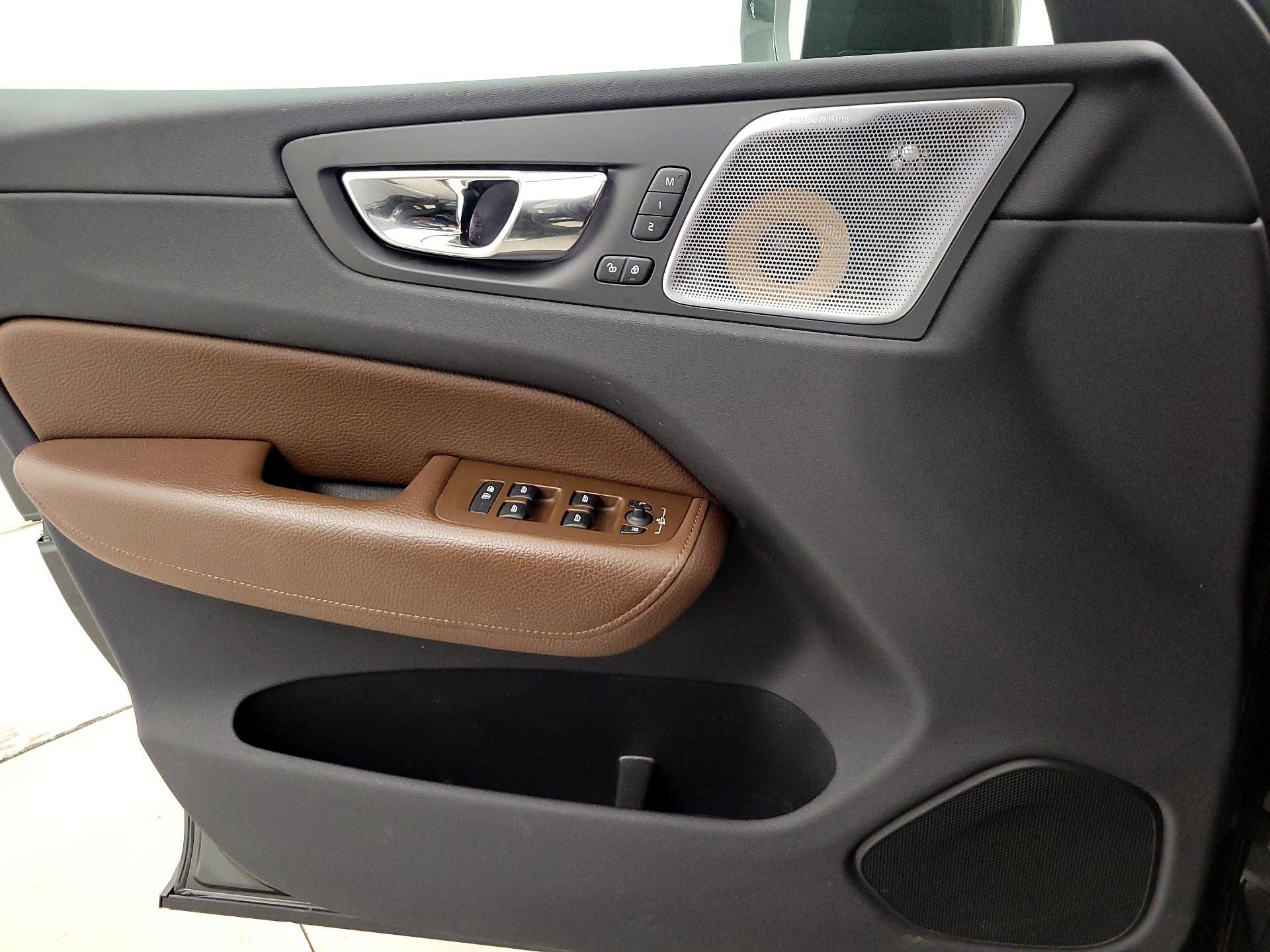Thumbnail: 2019 Volvo XC60 - 12