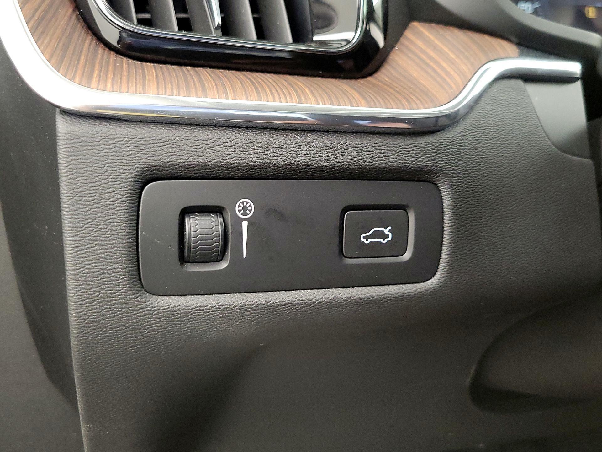 Thumbnail: 2019 Volvo XC60 - 13