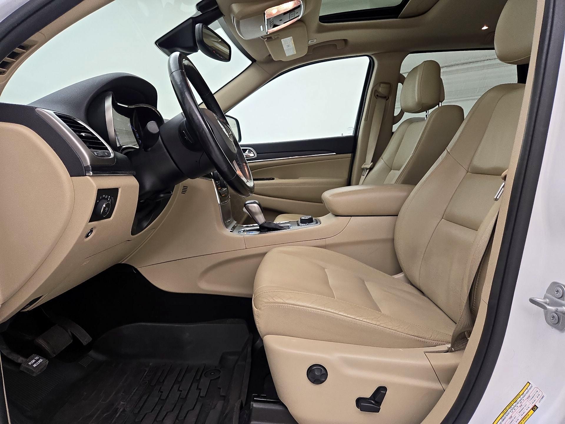 Thumbnail: 2020 Jeep Grand Cherokee - 11