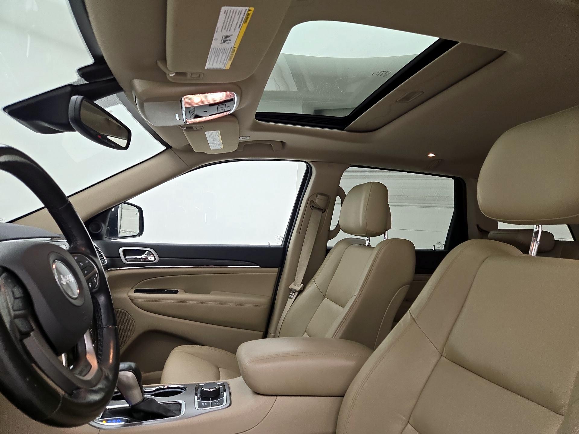 Thumbnail: 2020 Jeep Grand Cherokee - 20