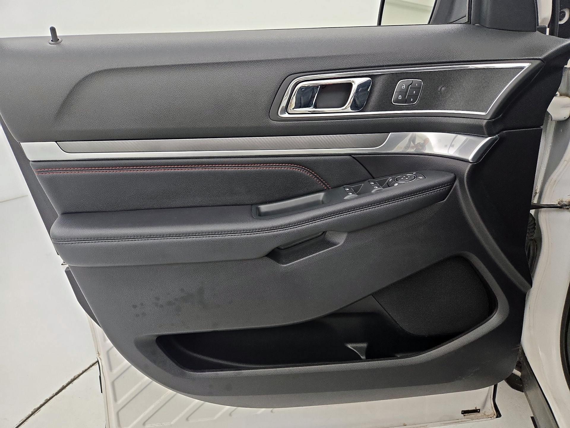 Thumbnail: 2018 Ford Explorer - 12