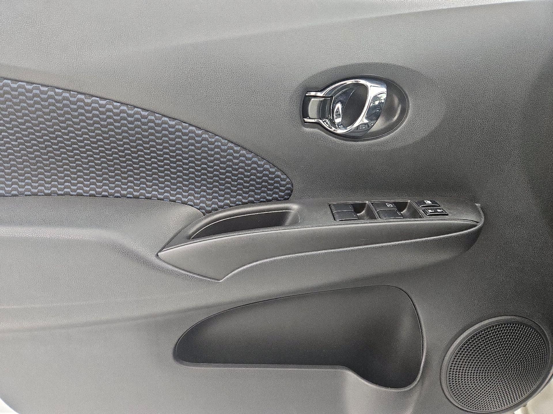 Thumbnail: 2015 Nissan Versa Note - 12