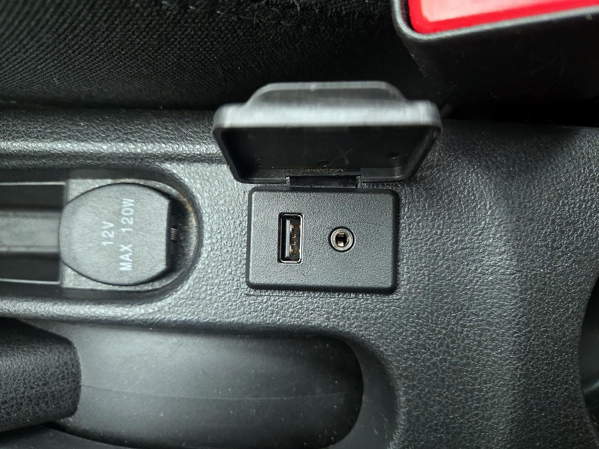 Thumbnail: 2015 Nissan Versa Note - 18