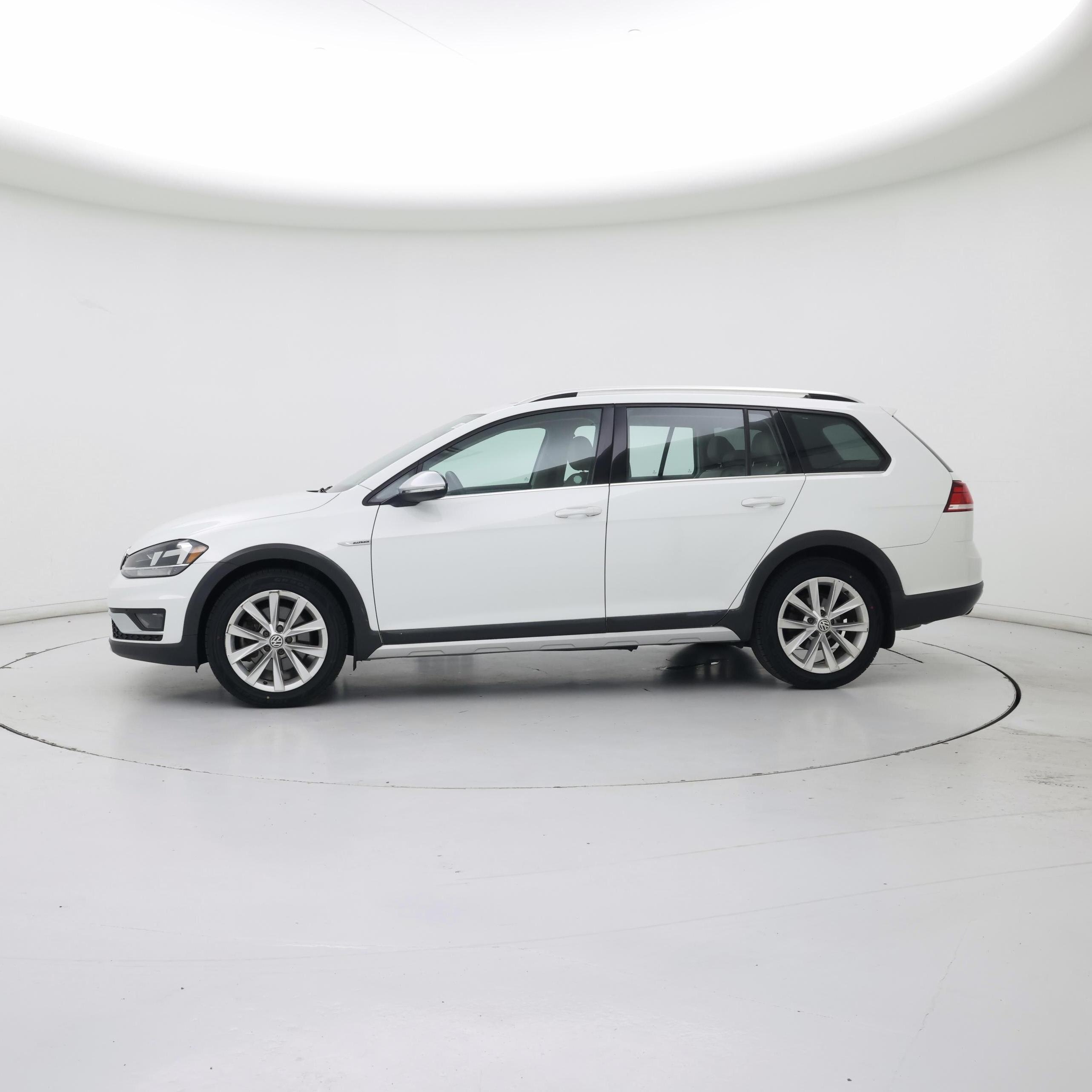 Thumbnail: 2018 Volkswagen Golf - 3