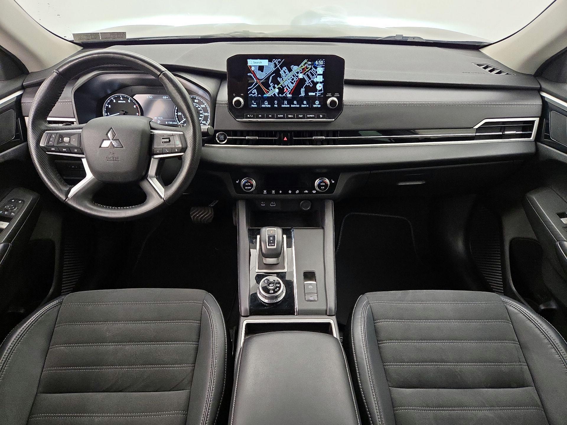 Thumbnail: 2023 Mitsubishi Outlander - 9