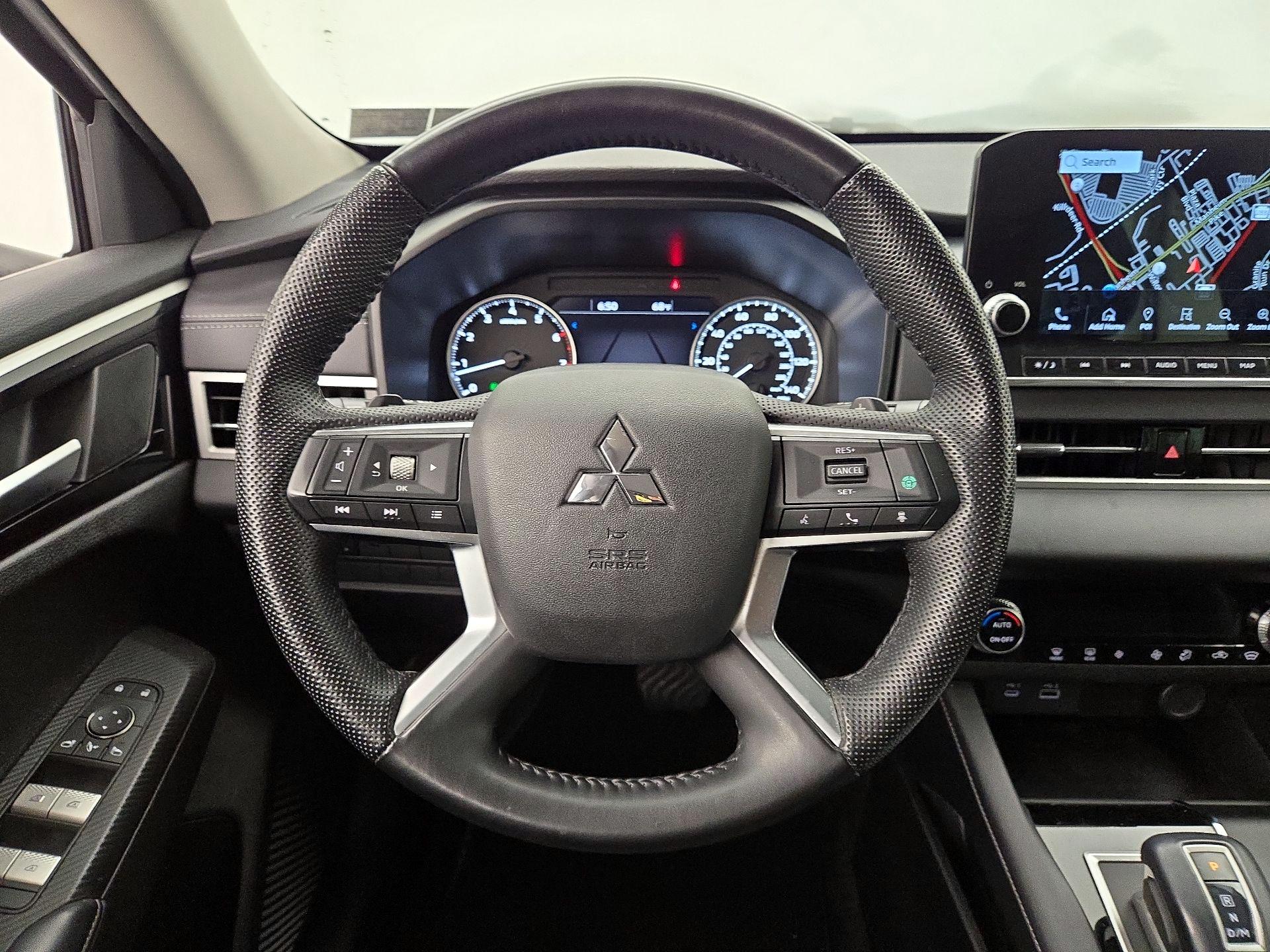 Thumbnail: 2023 Mitsubishi Outlander - 10