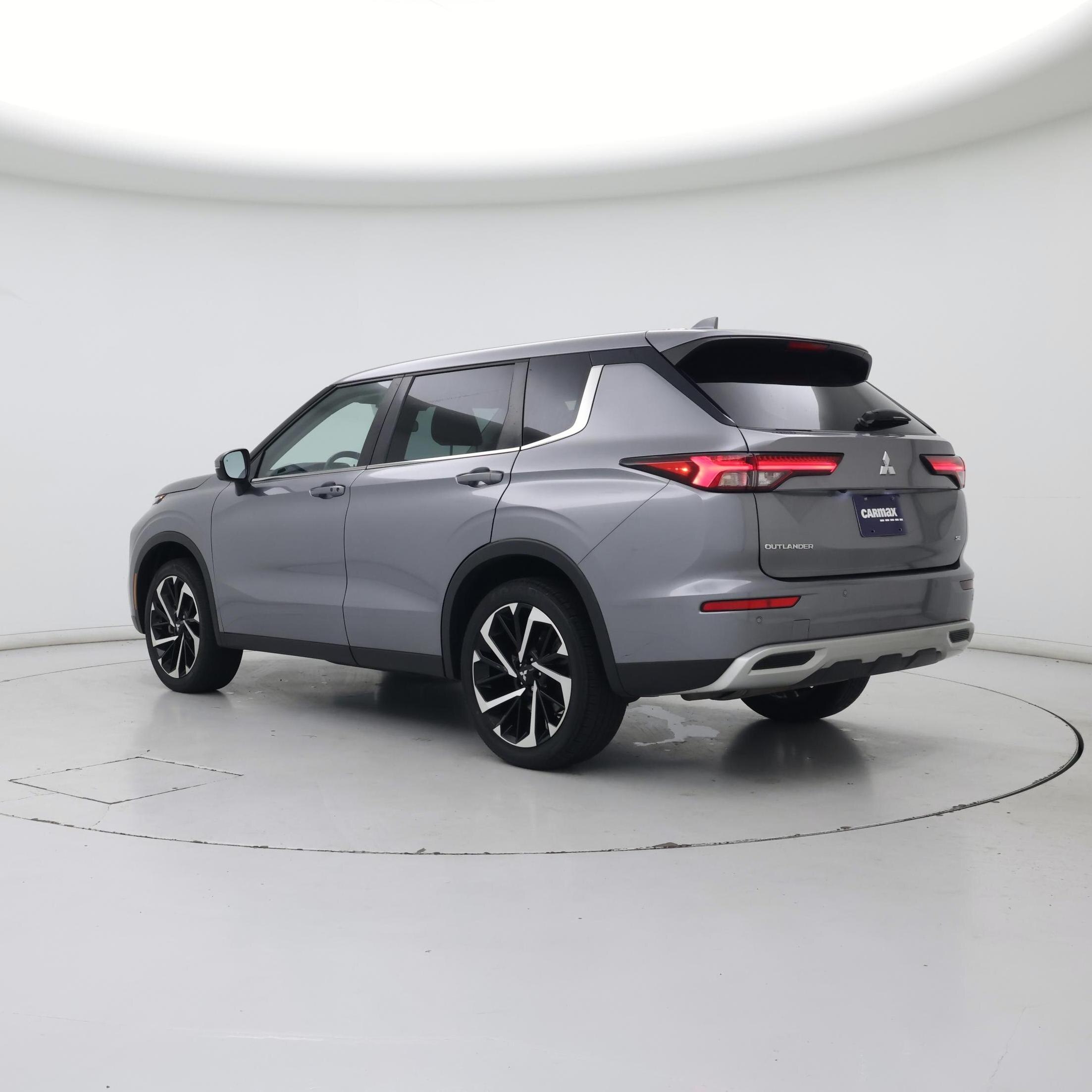 Thumbnail: 2023 Mitsubishi Outlander - 2