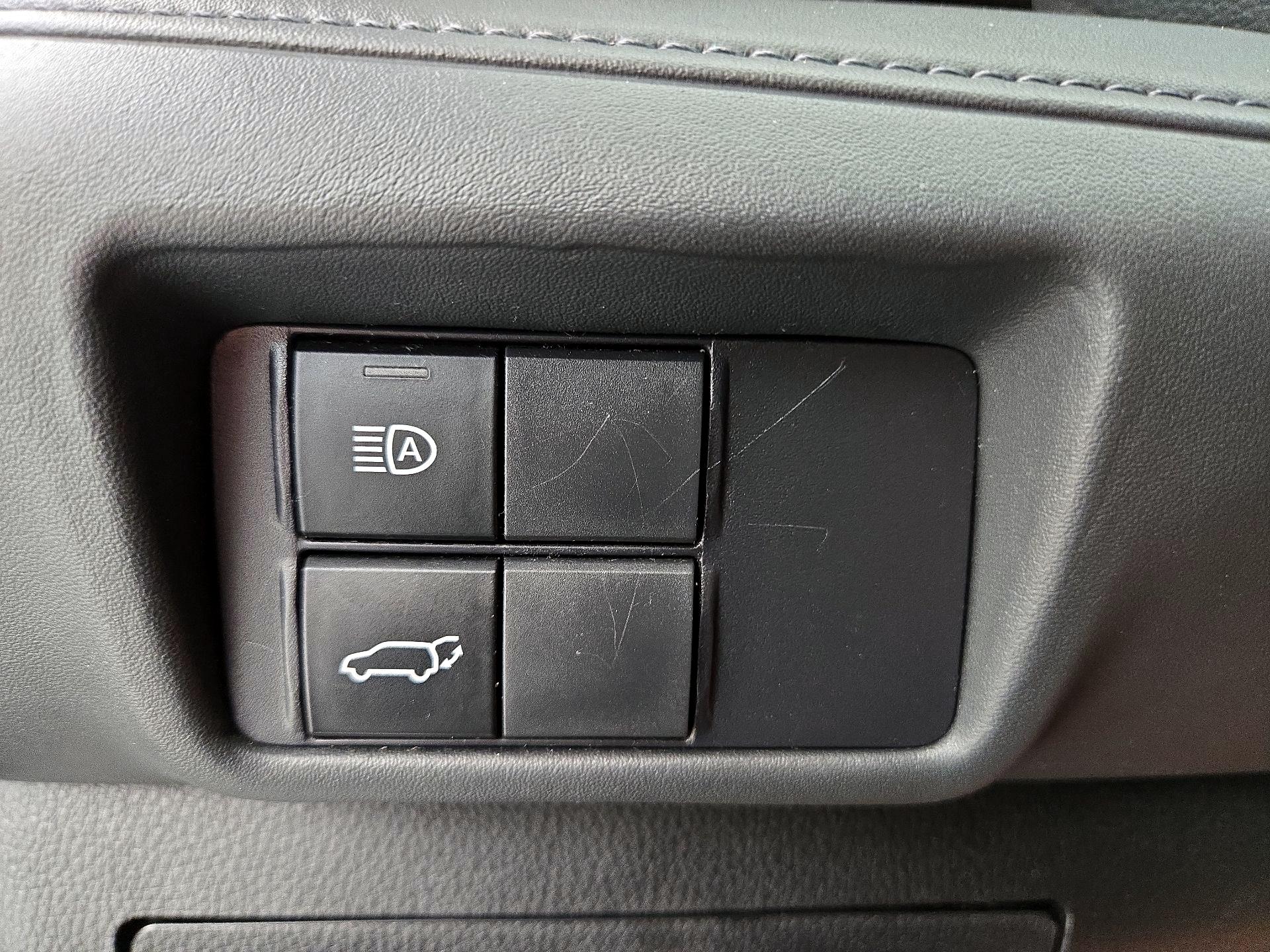 Thumbnail: 2020 Toyota Highlander - 13
