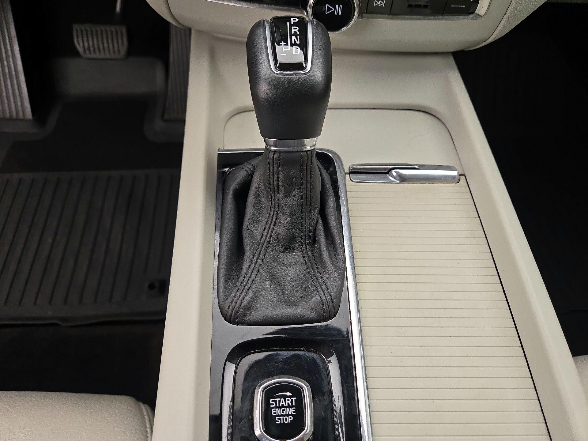 Thumbnail: 2019 Volvo XC60 - 18