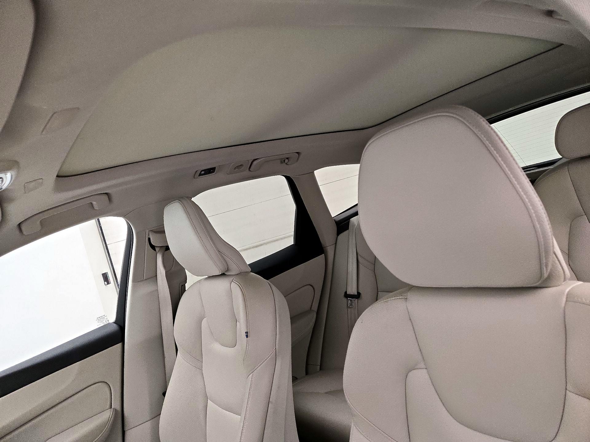 Thumbnail: 2019 Volvo XC60 - 20