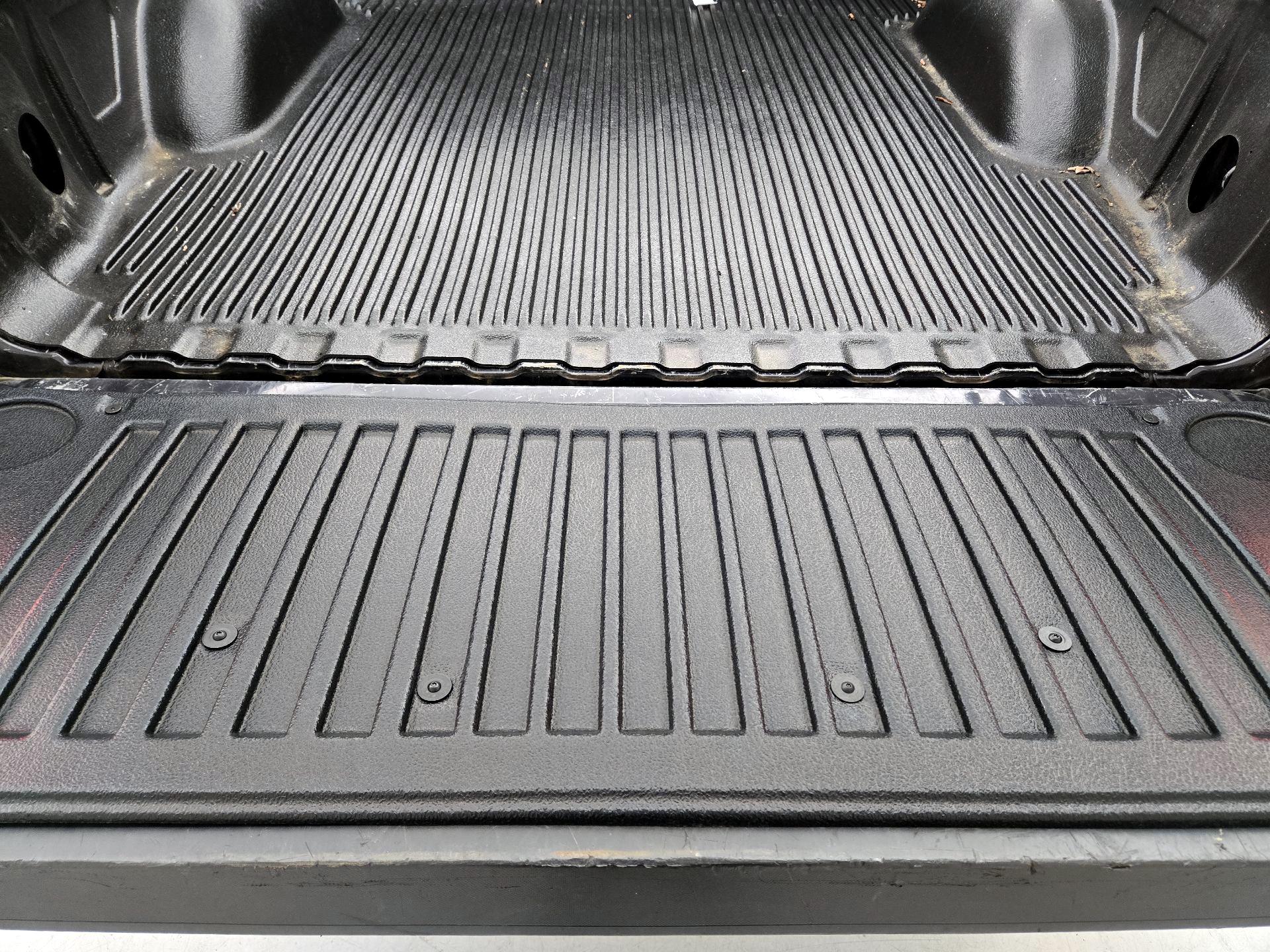 Thumbnail: 2015 Chevrolet Silverado 1500 - 19