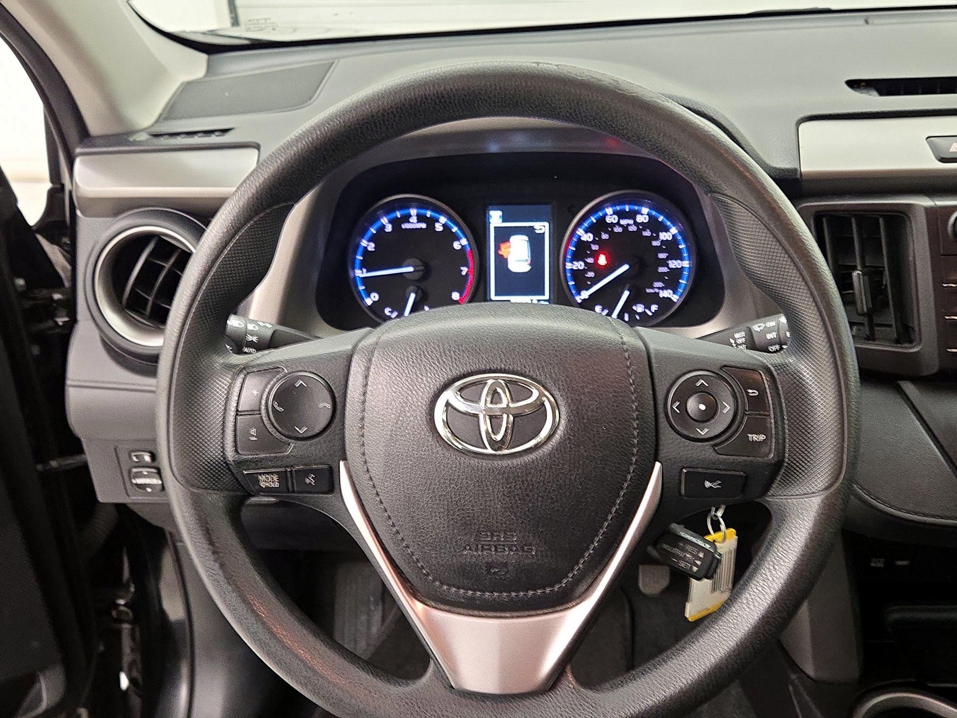 Thumbnail: 2017 Toyota RAV4 - 10