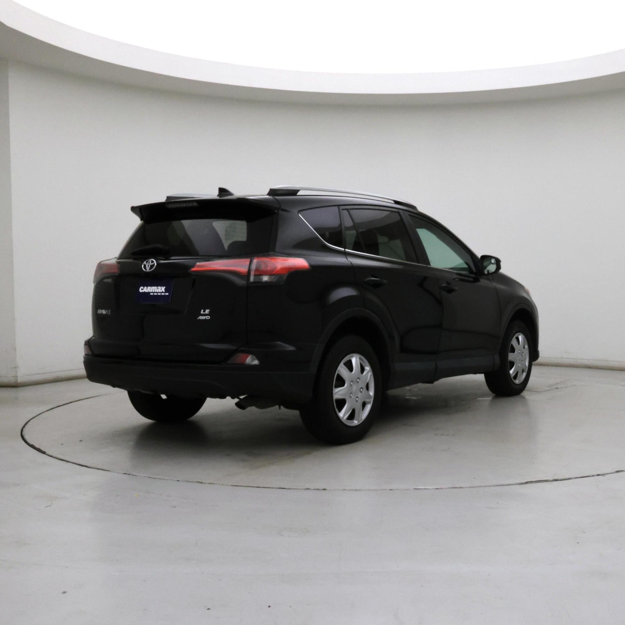 Thumbnail: 2017 Toyota RAV4 - 8