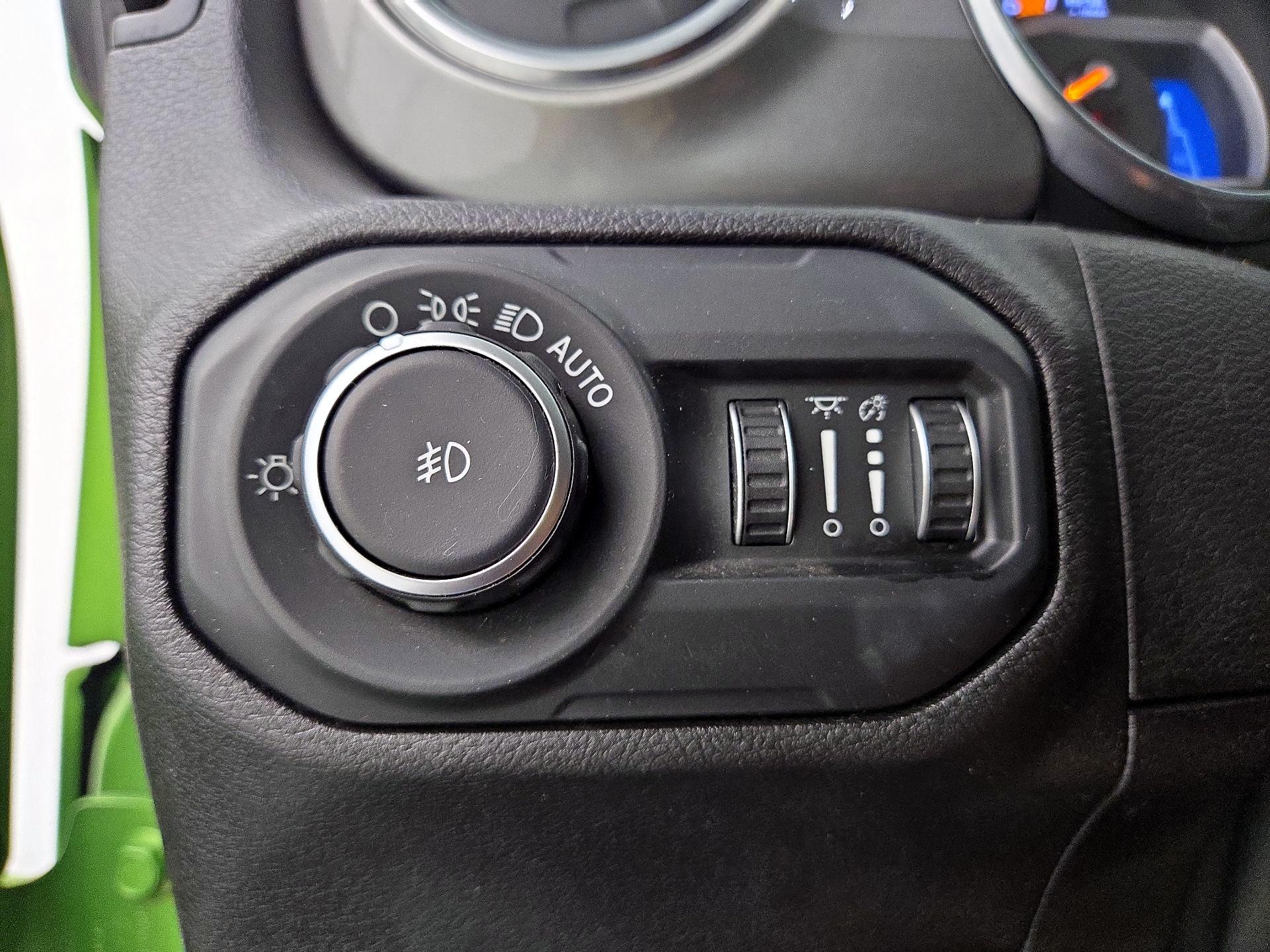Thumbnail: 2019 Jeep Wrangler - 13