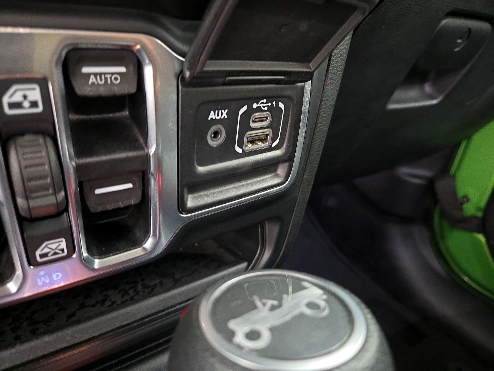 Thumbnail: 2019 Jeep Wrangler - 18