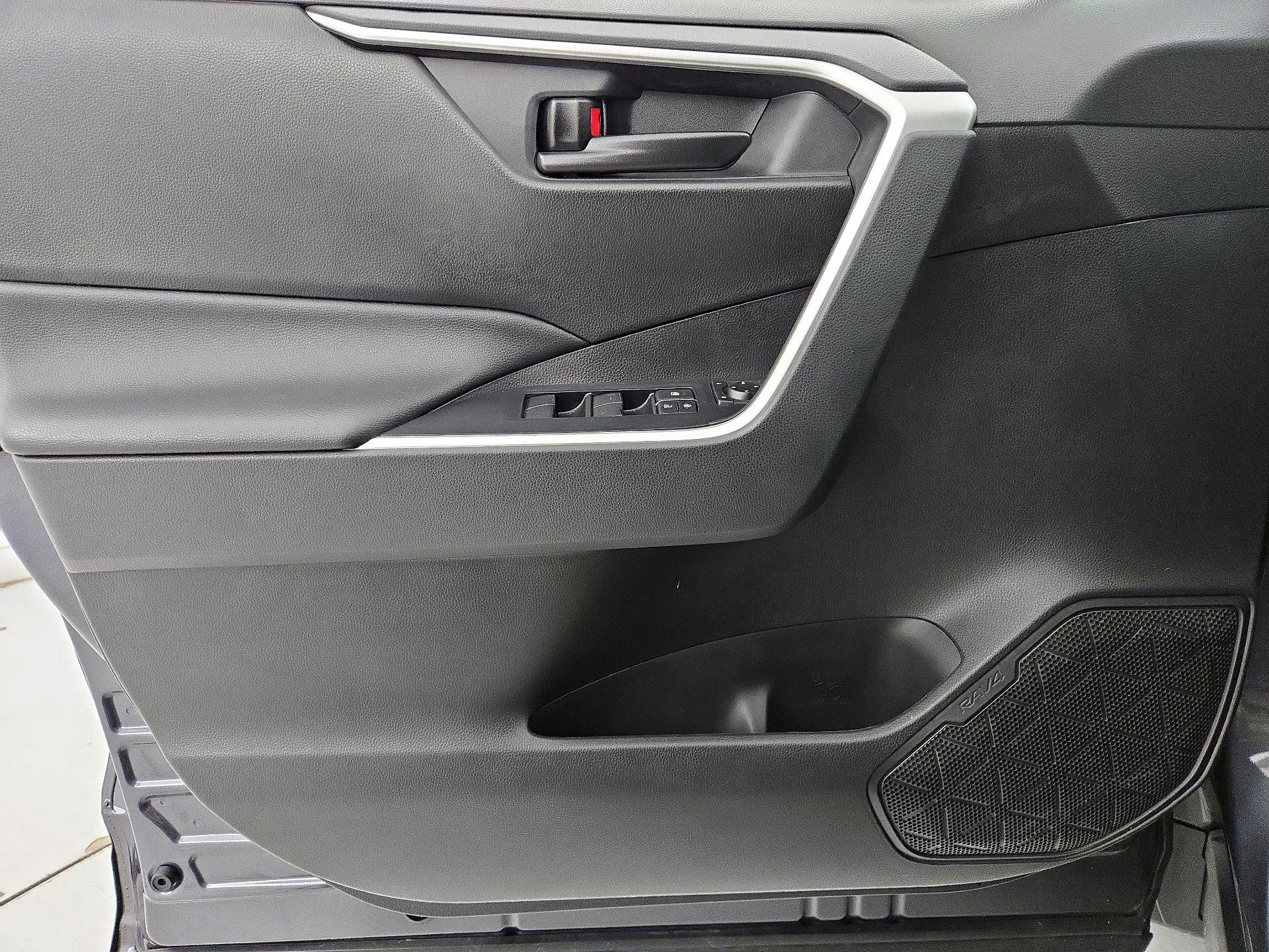 Thumbnail: 2020 Toyota RAV4 - 12