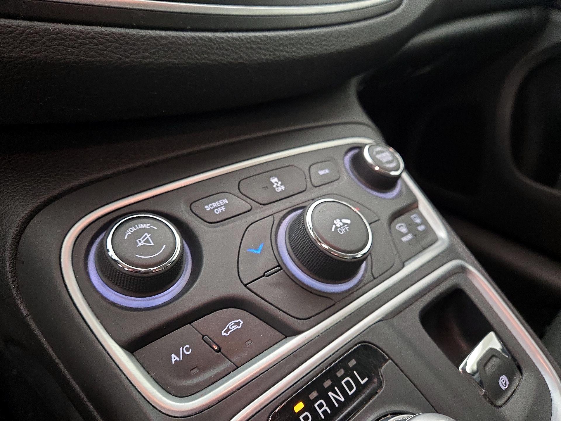 Thumbnail: 2016 Chrysler 200 - 16