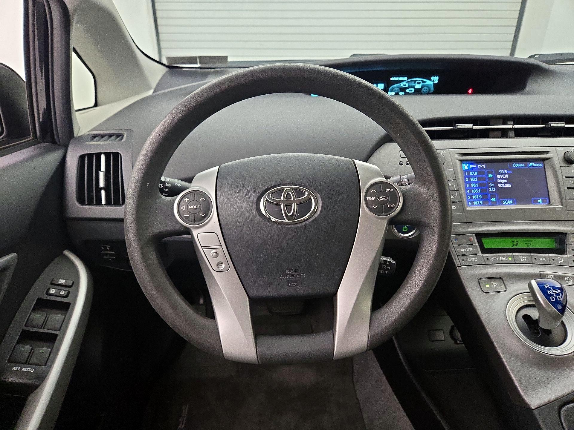 Thumbnail: 2014 Toyota Prius - 10