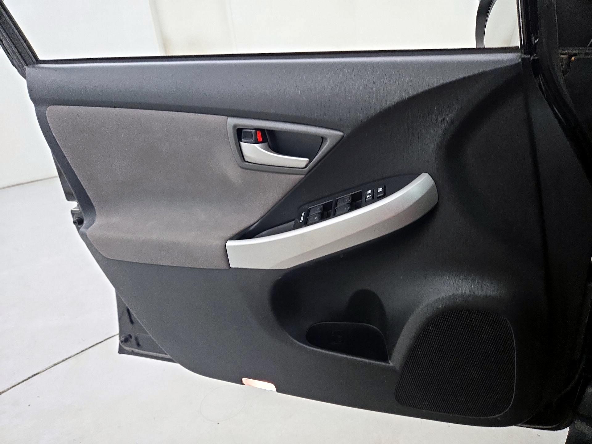 Thumbnail: 2014 Toyota Prius - 12