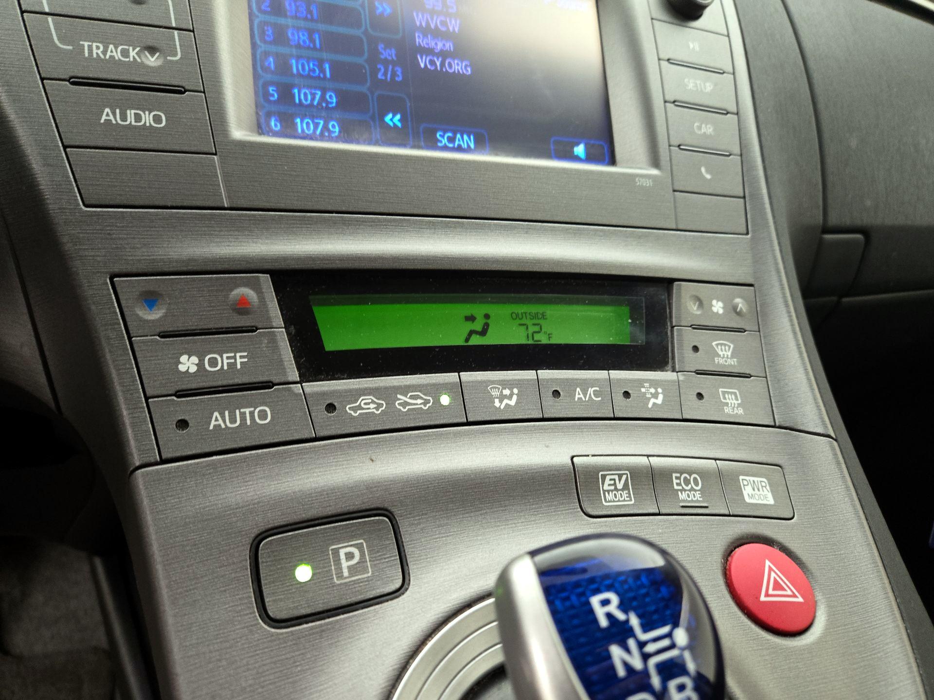 Thumbnail: 2014 Toyota Prius - 15