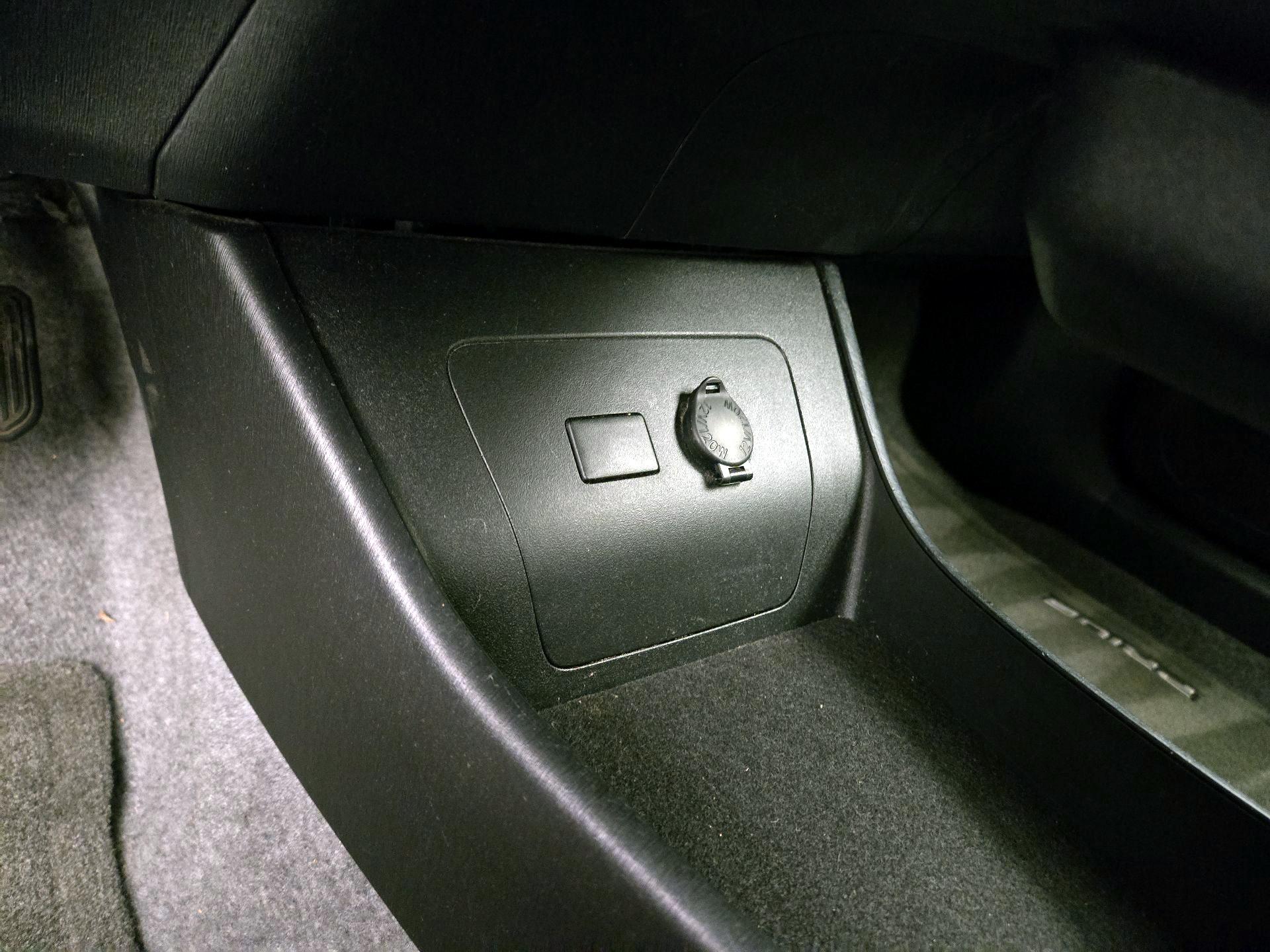 Thumbnail: 2014 Toyota Prius - 17