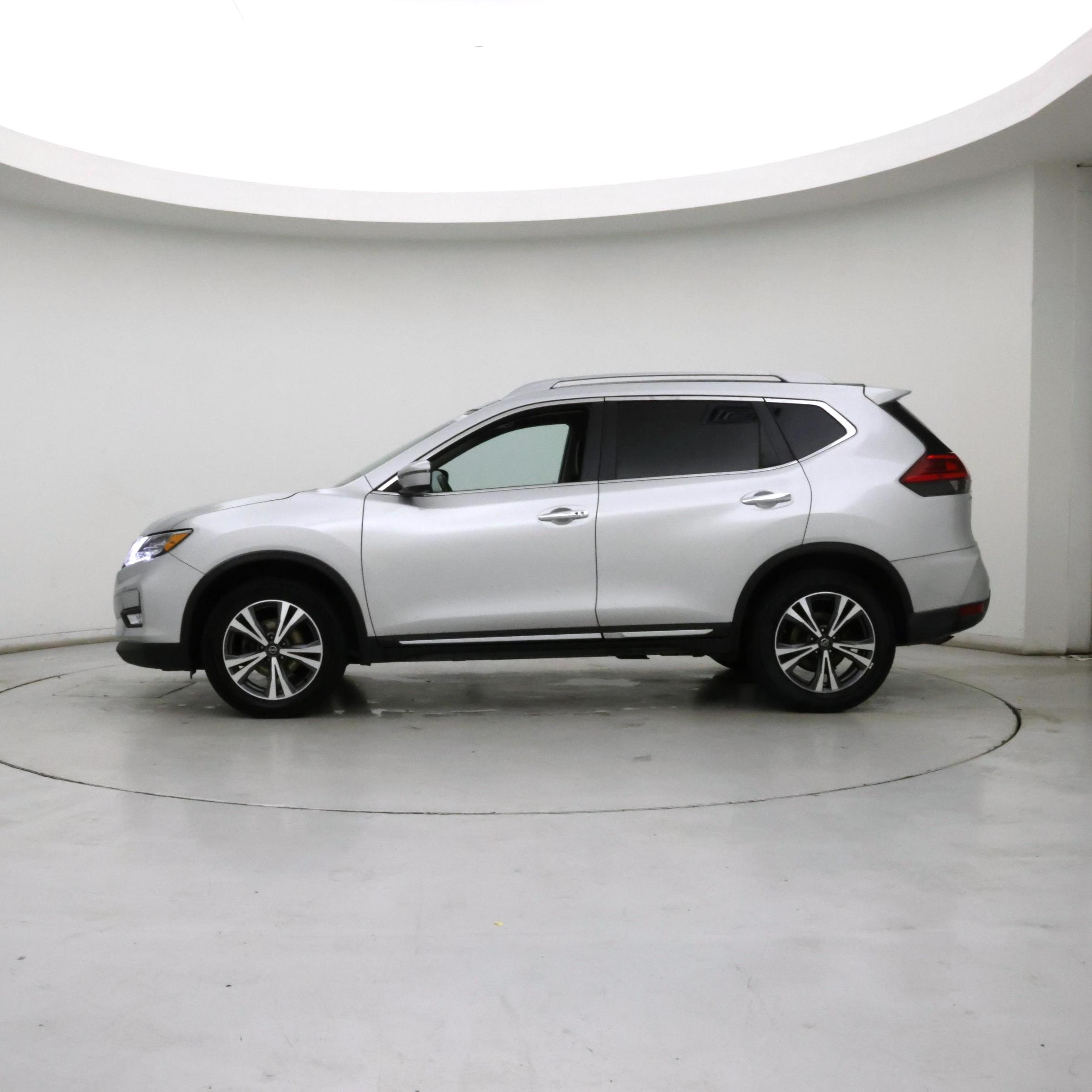 Thumbnail: 2017 Nissan Rogue - 3