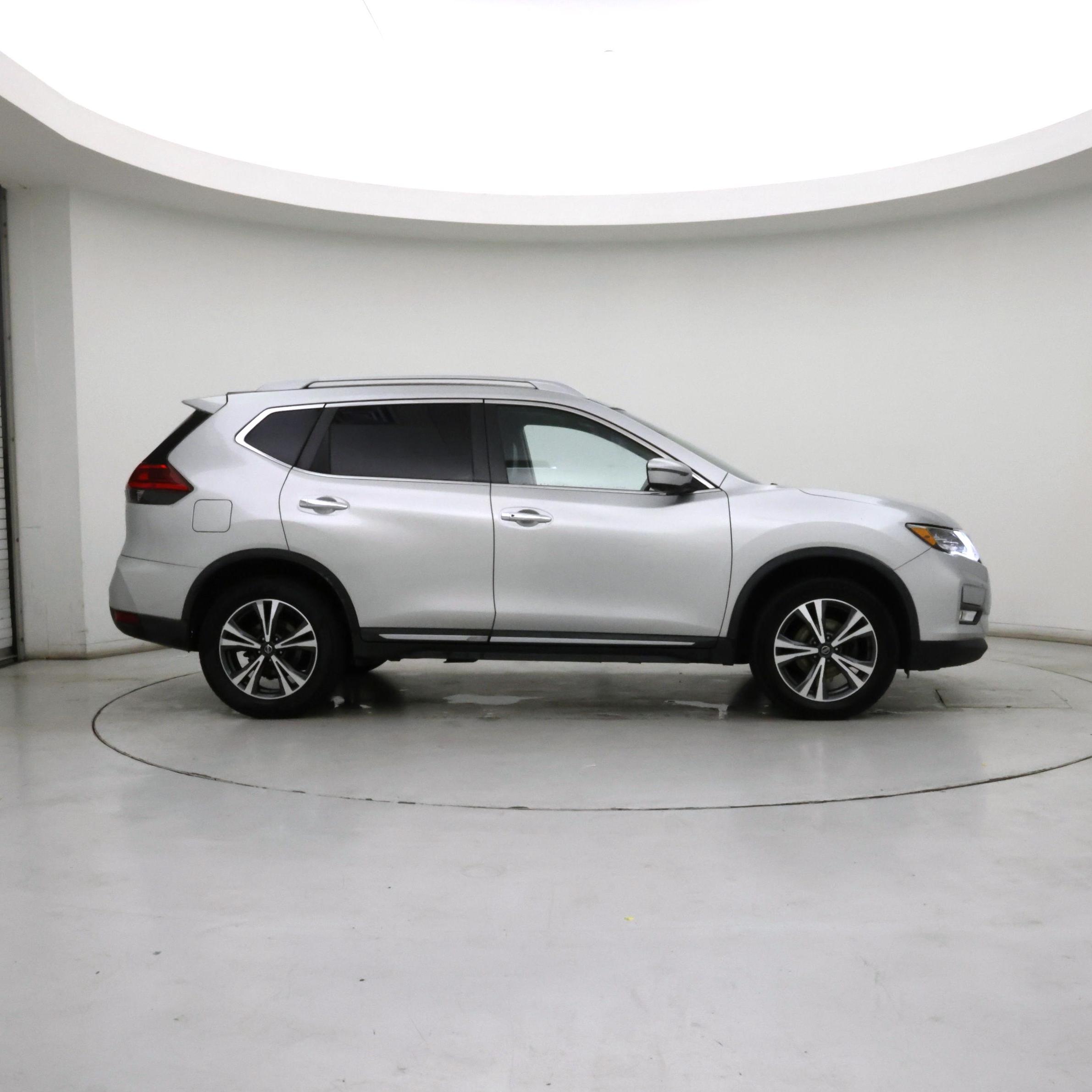 Thumbnail: 2017 Nissan Rogue - 7