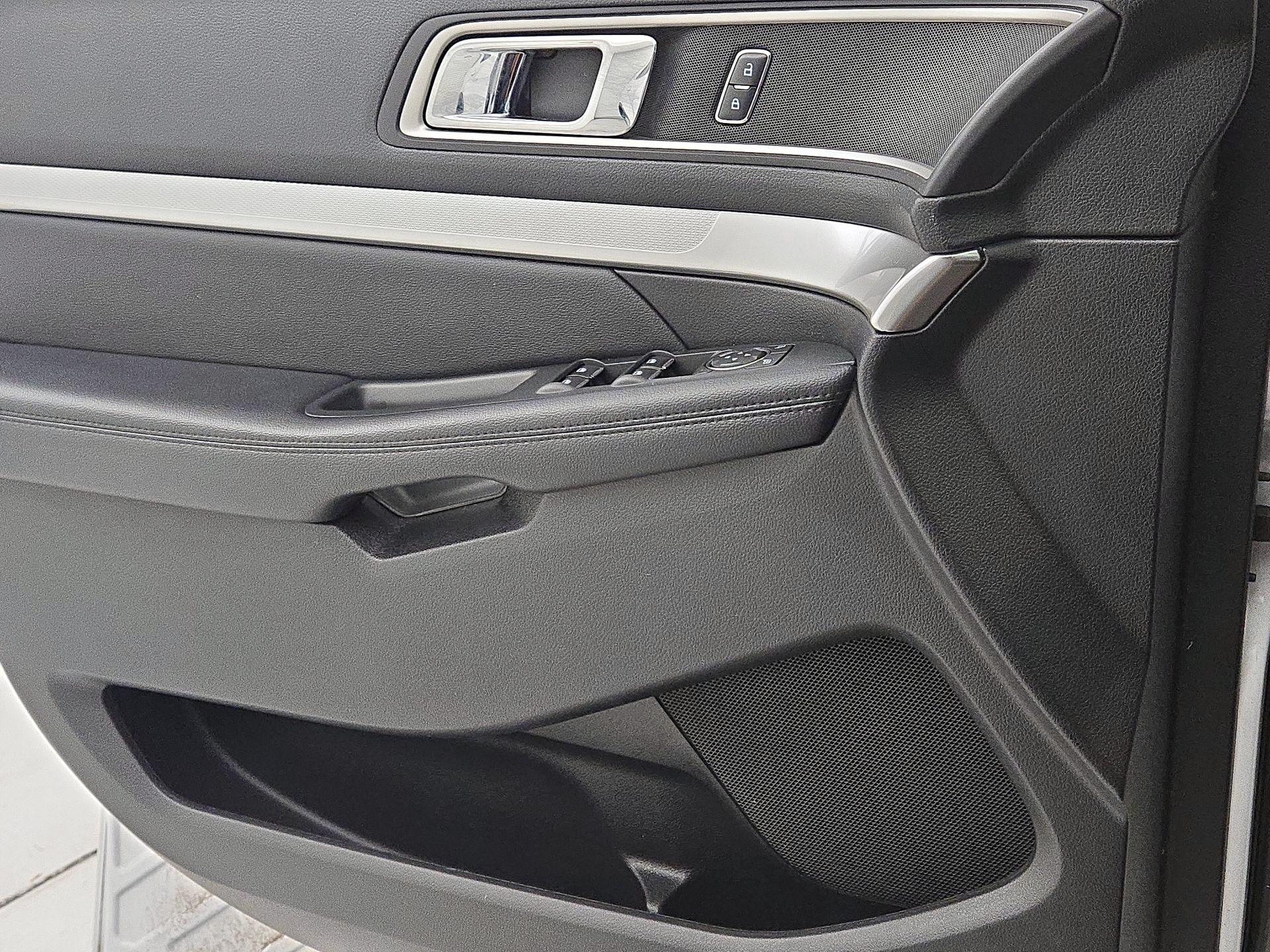 Thumbnail: 2017 Ford Explorer - 12