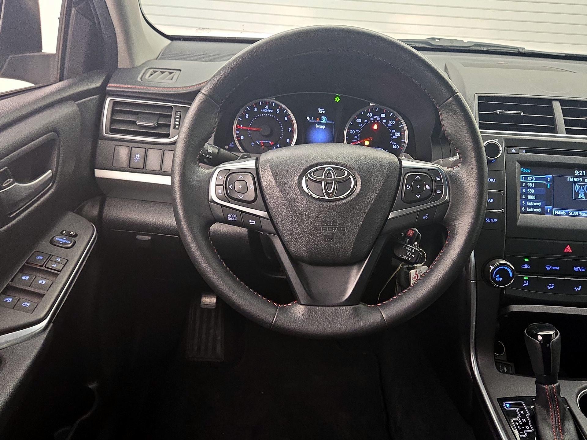 Thumbnail: 2015 Toyota Camry - 10